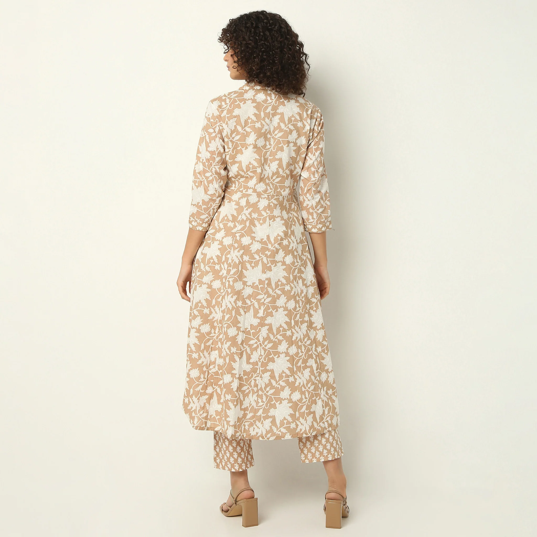 Lapel Collar Three Fourth Sleeve Flare Fit Printed Kurta With Pant Set - Image 3