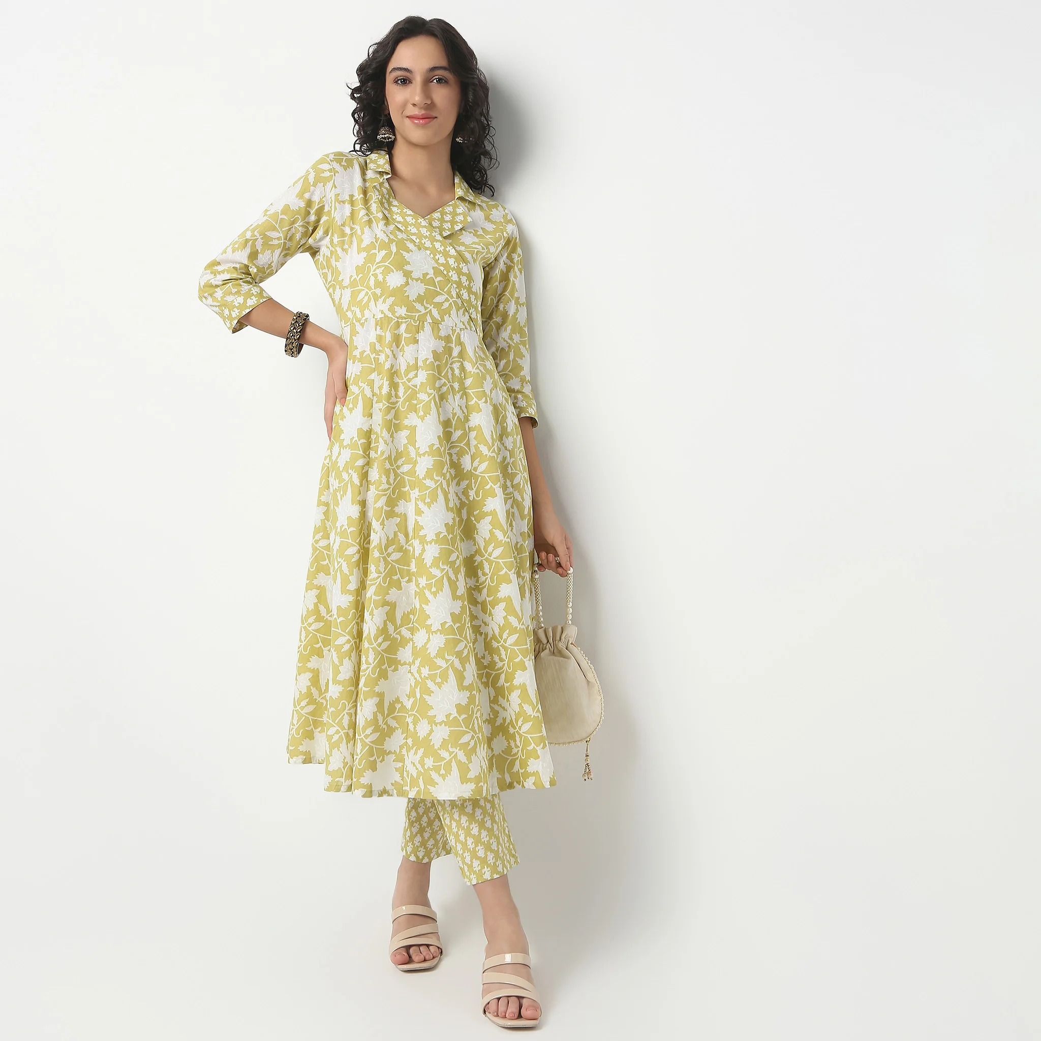Lapel Collar Three Fourth Sleeve Flare Fit Printed Kurta With Pant Set - Image 9