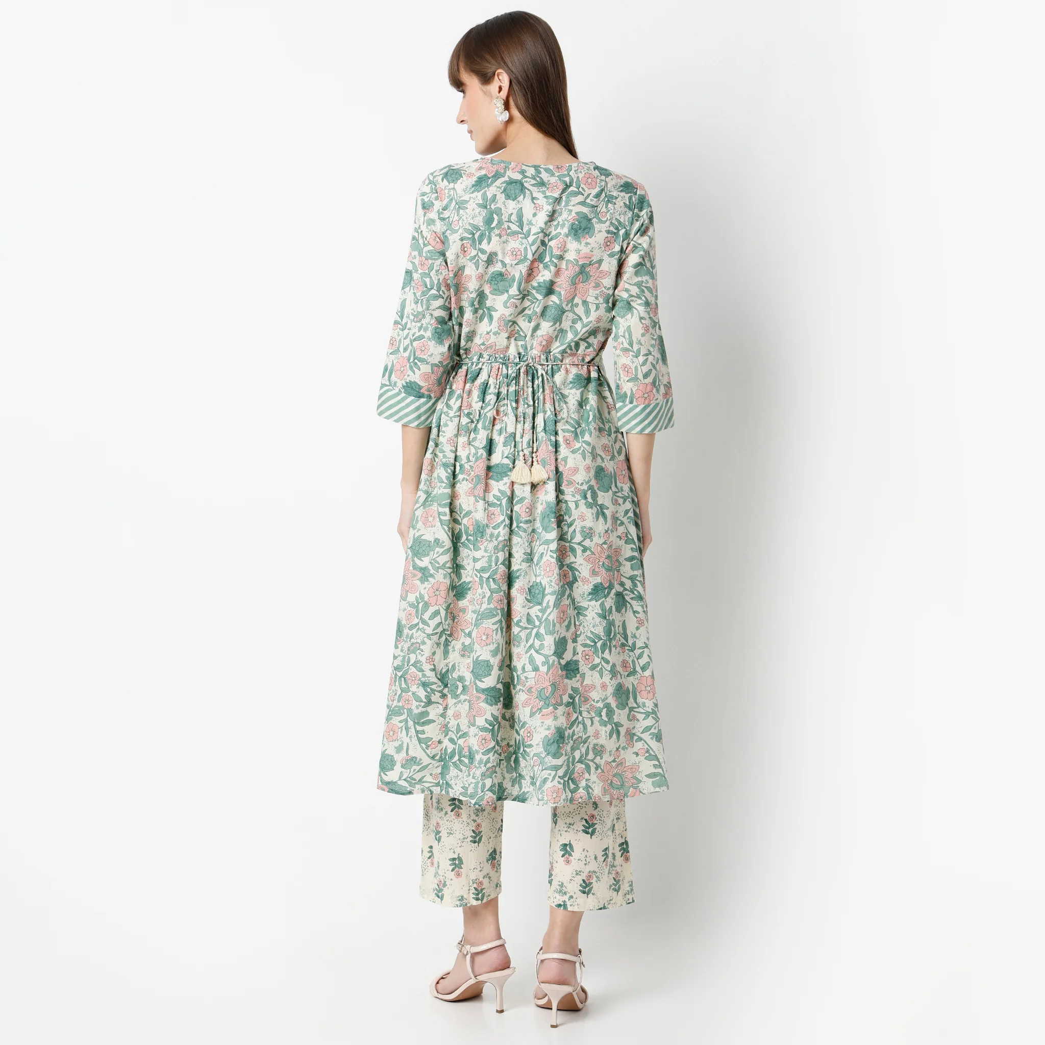 Flare Fit Printed Round Neck Traditional Kurta And Pant With Dupatta Set - Image 3