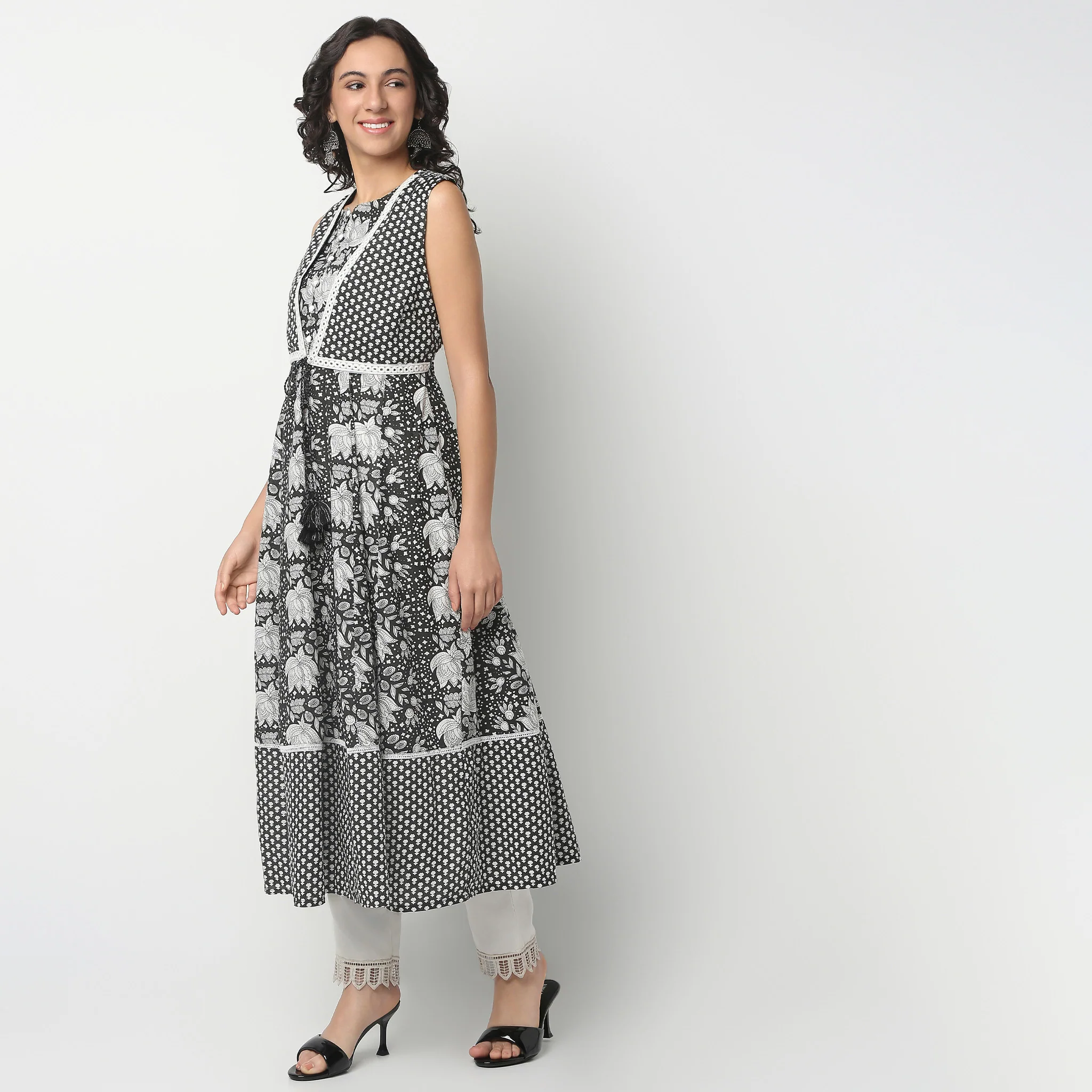 Calf Length Sleeveless Flare Fit All Over Print Kurta - Image 5