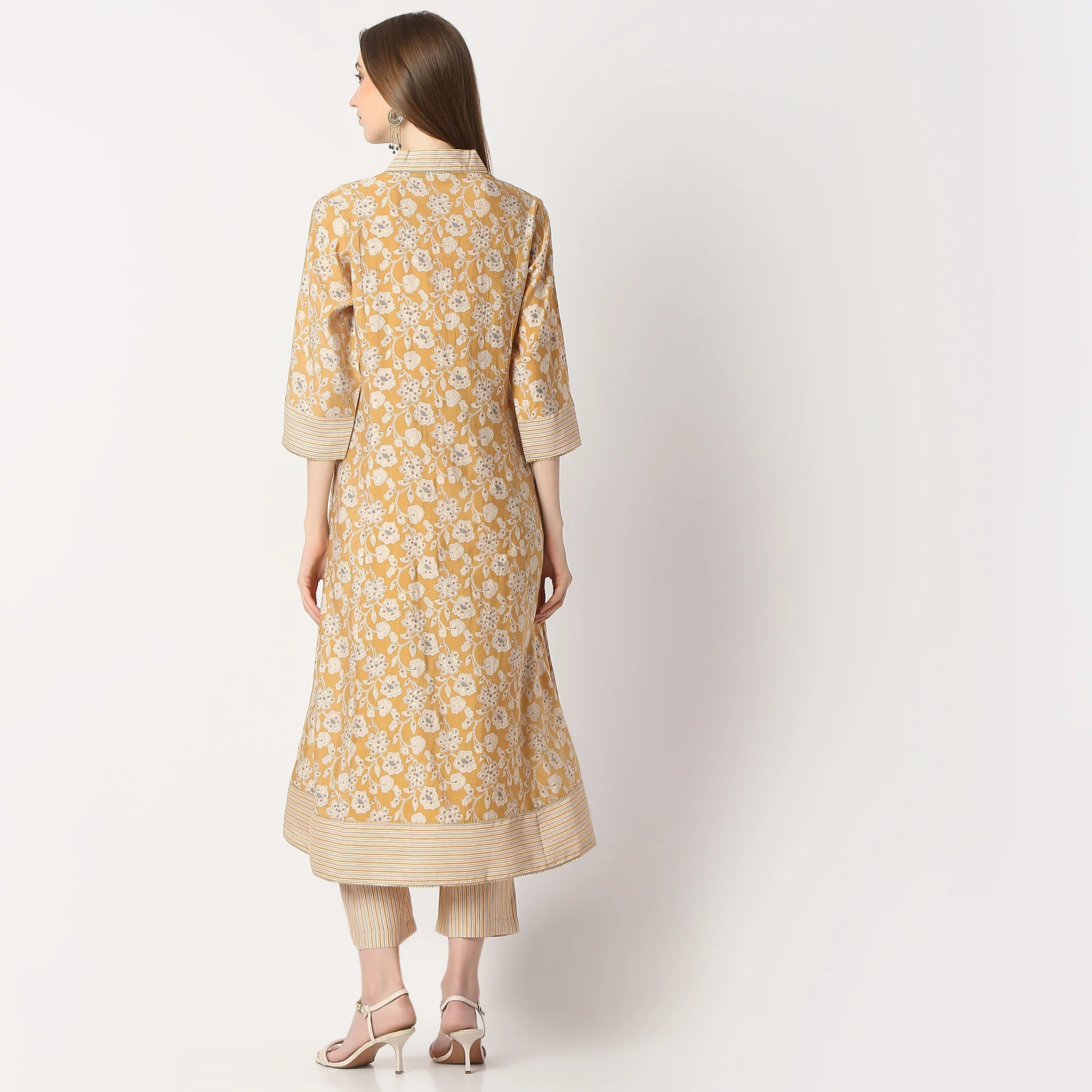 Flare Fit Printed V-Neck Kurta With Pant Set - Image 10