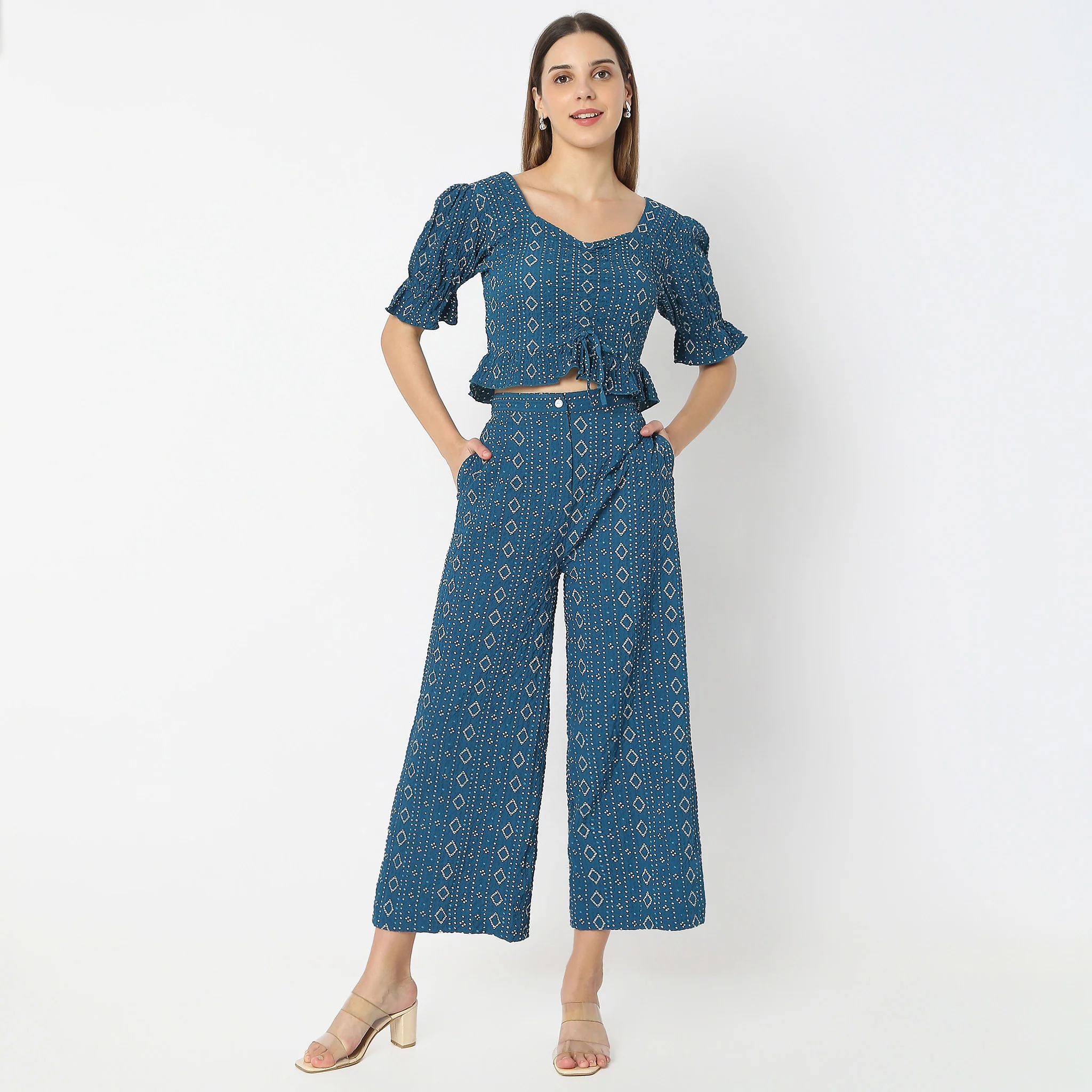 Flared V-Neck Bandhani Glam Printed Crop Top - Image 2