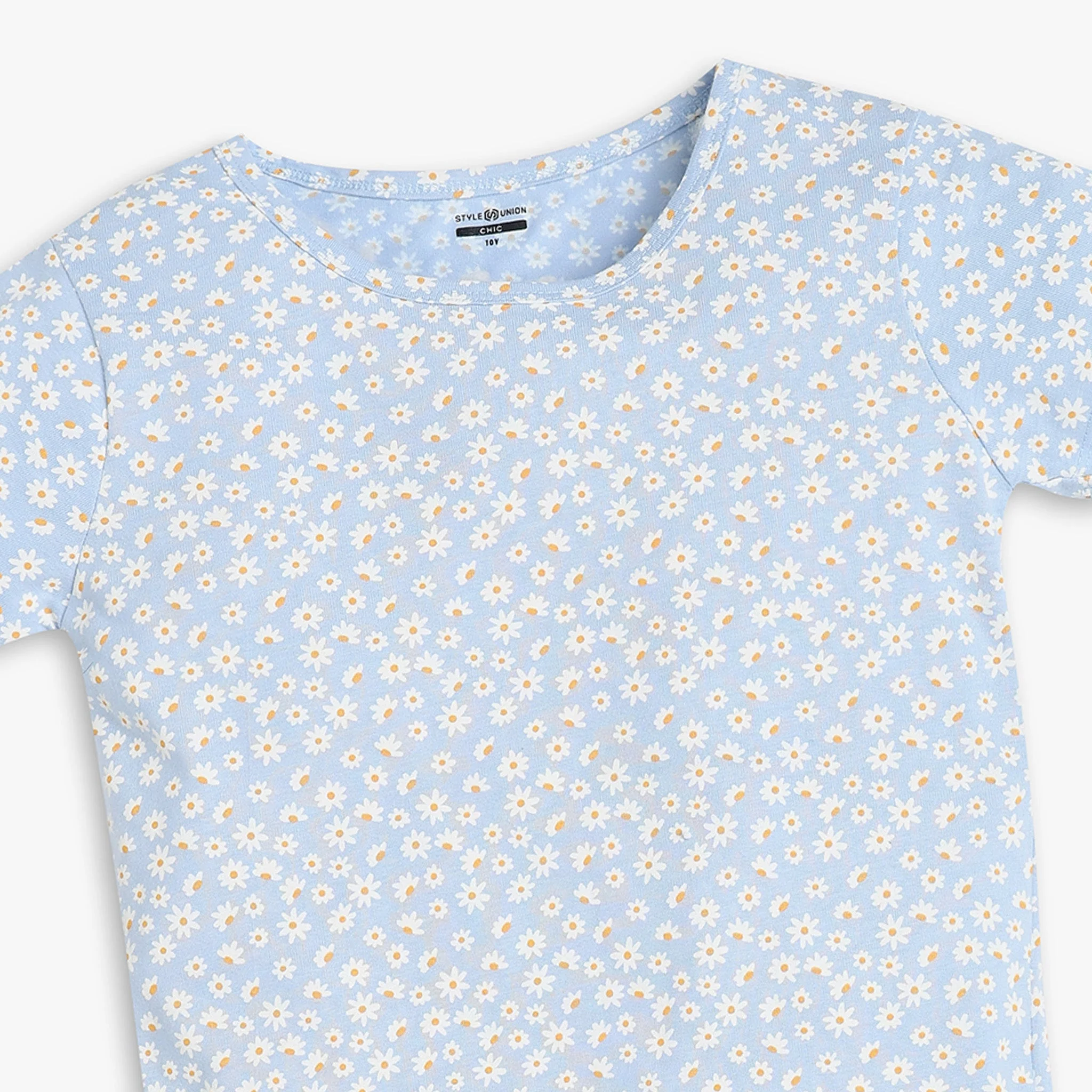 Girl's Knitted Floral T-Shirt With Shorts Sleepwear Set - Image 4