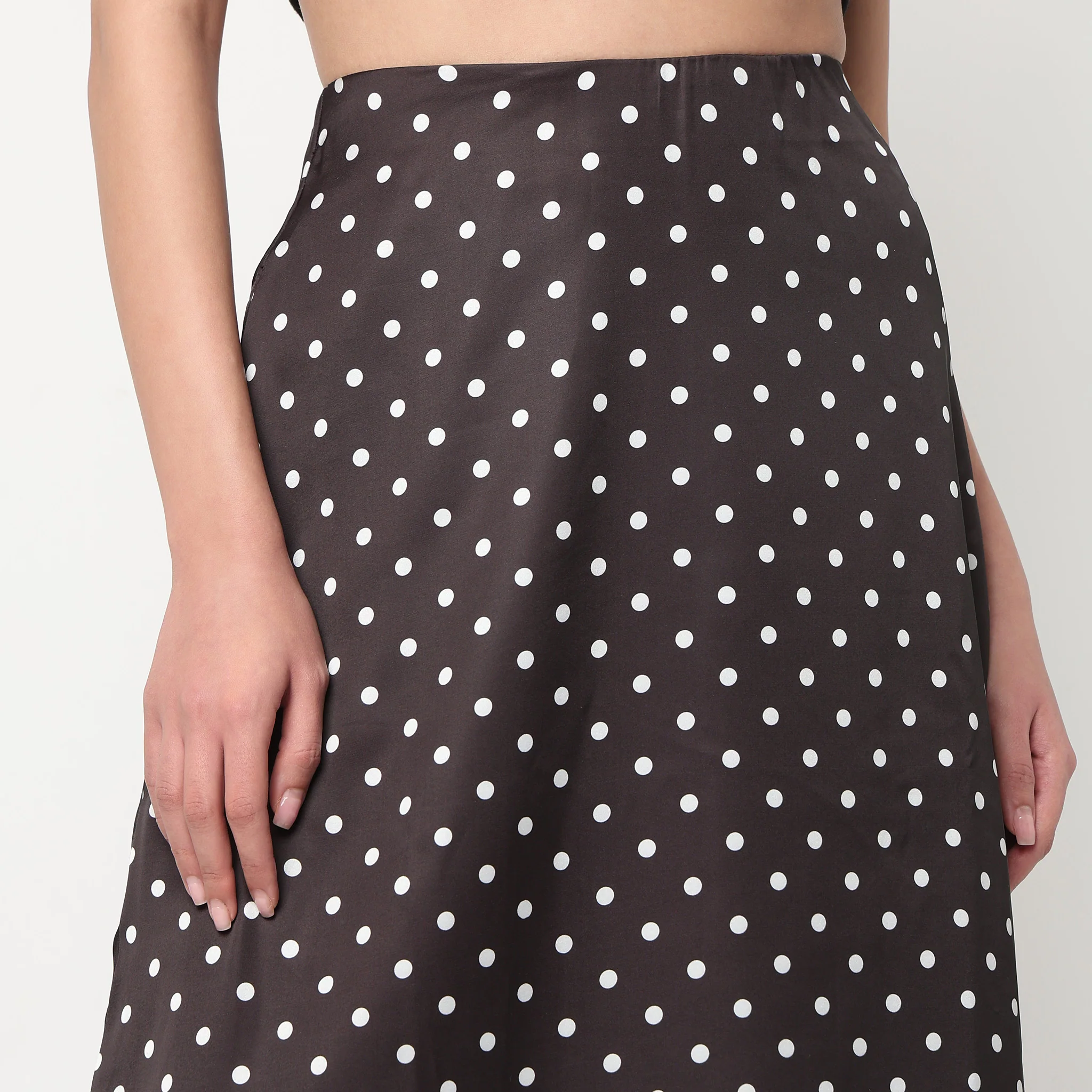 High Rise Midi Skirt With Polka Dot Print - Image 4