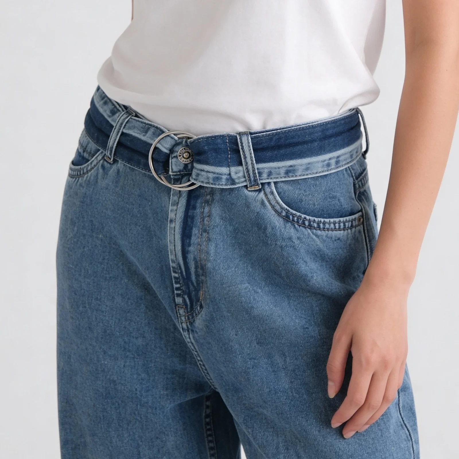 High Rise Wide Leg Jeans With Buckle & Belt - Image 4