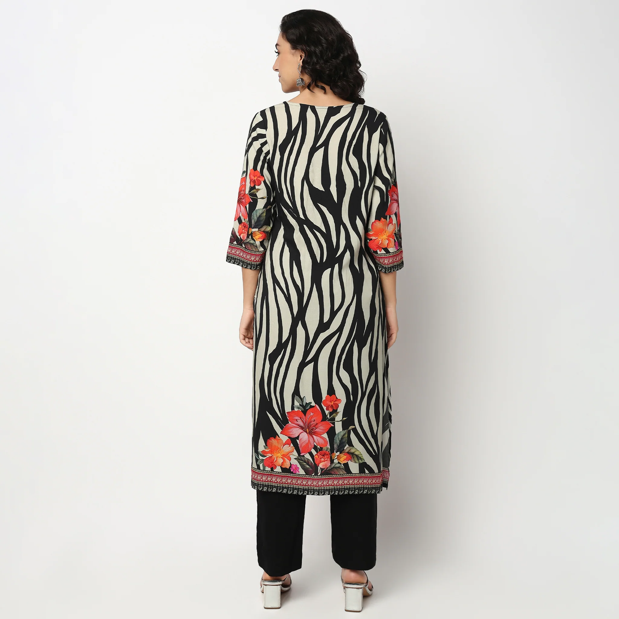 Printed Kurta and Pant Set with Dupatta - Image 3