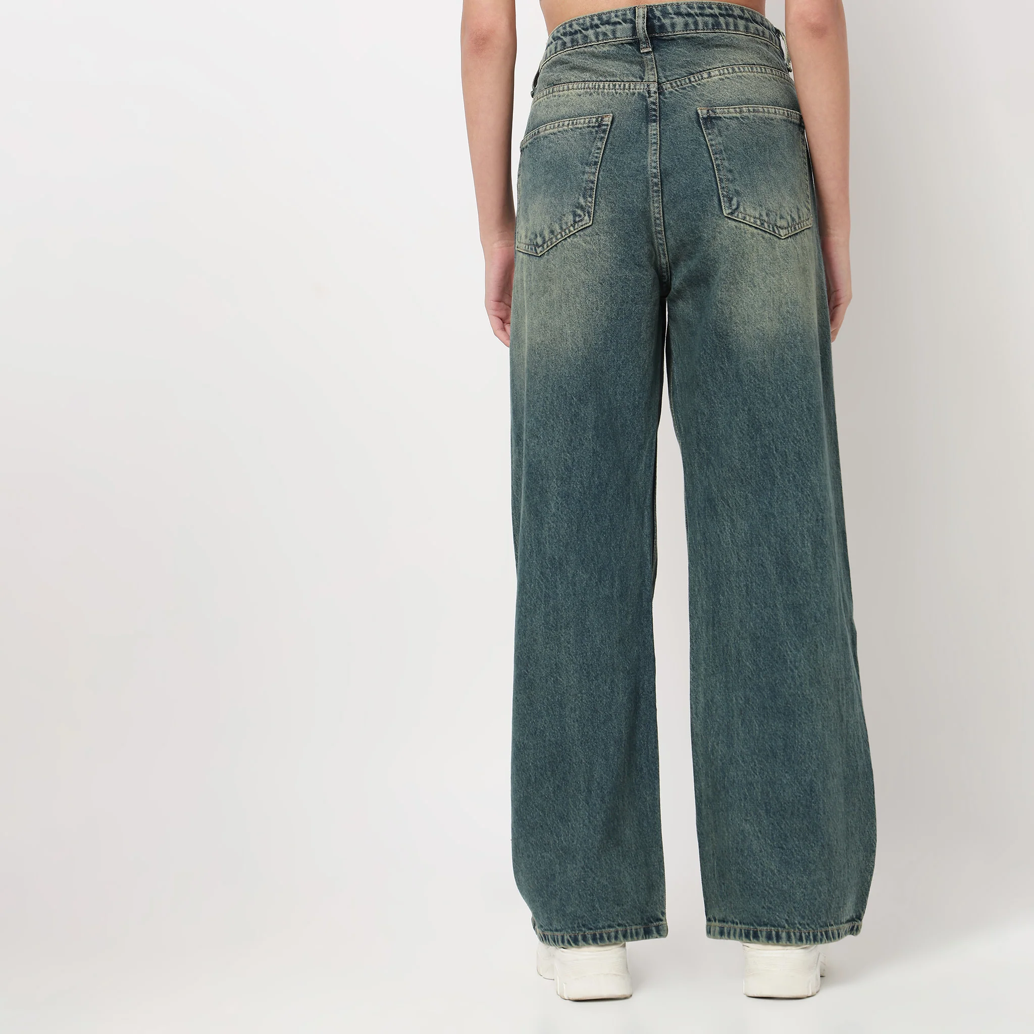 Low Waist Straight Fit Denim With Tinted Look - Image 3