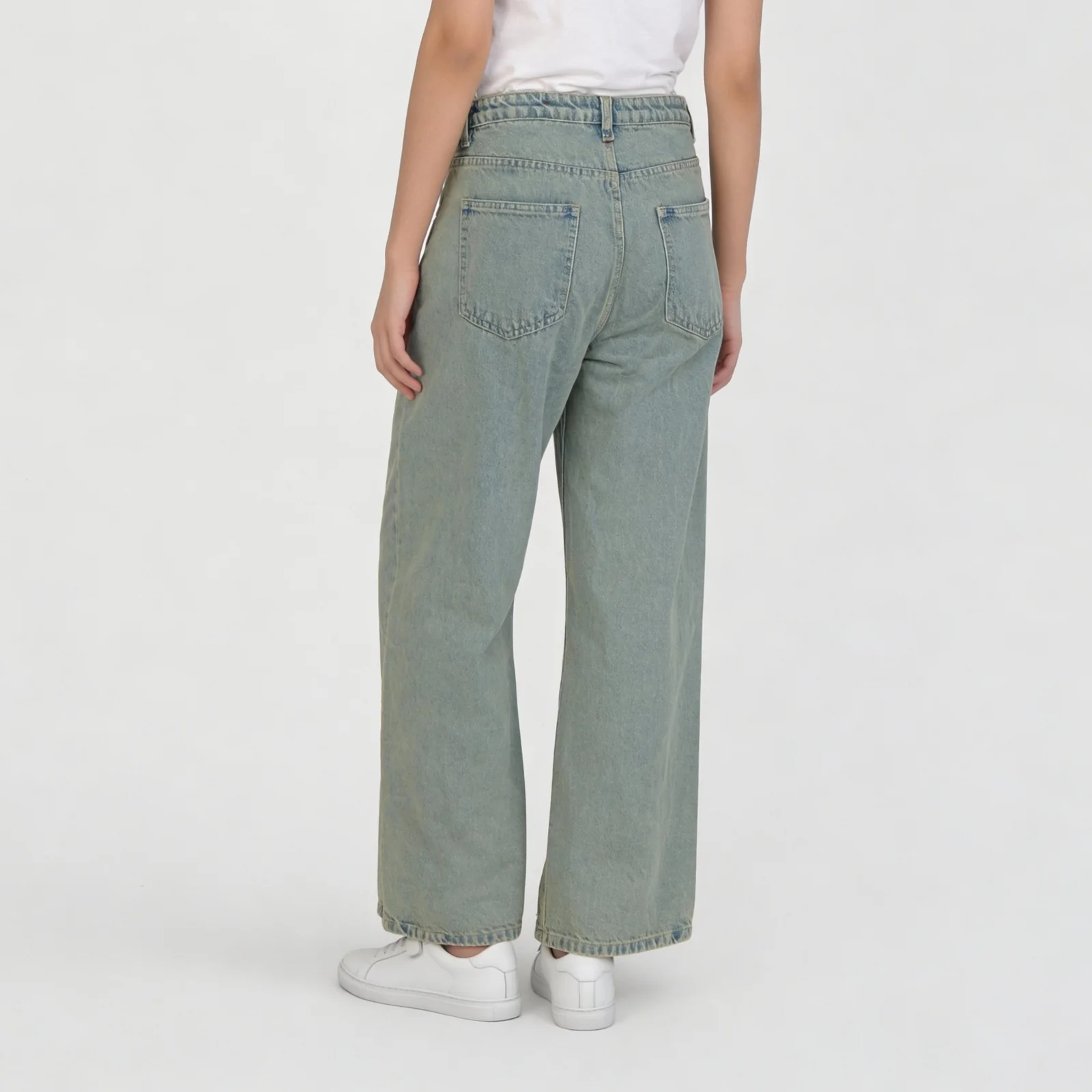 Low Waist Straight Fit Denim With Tinted Look - Image 8