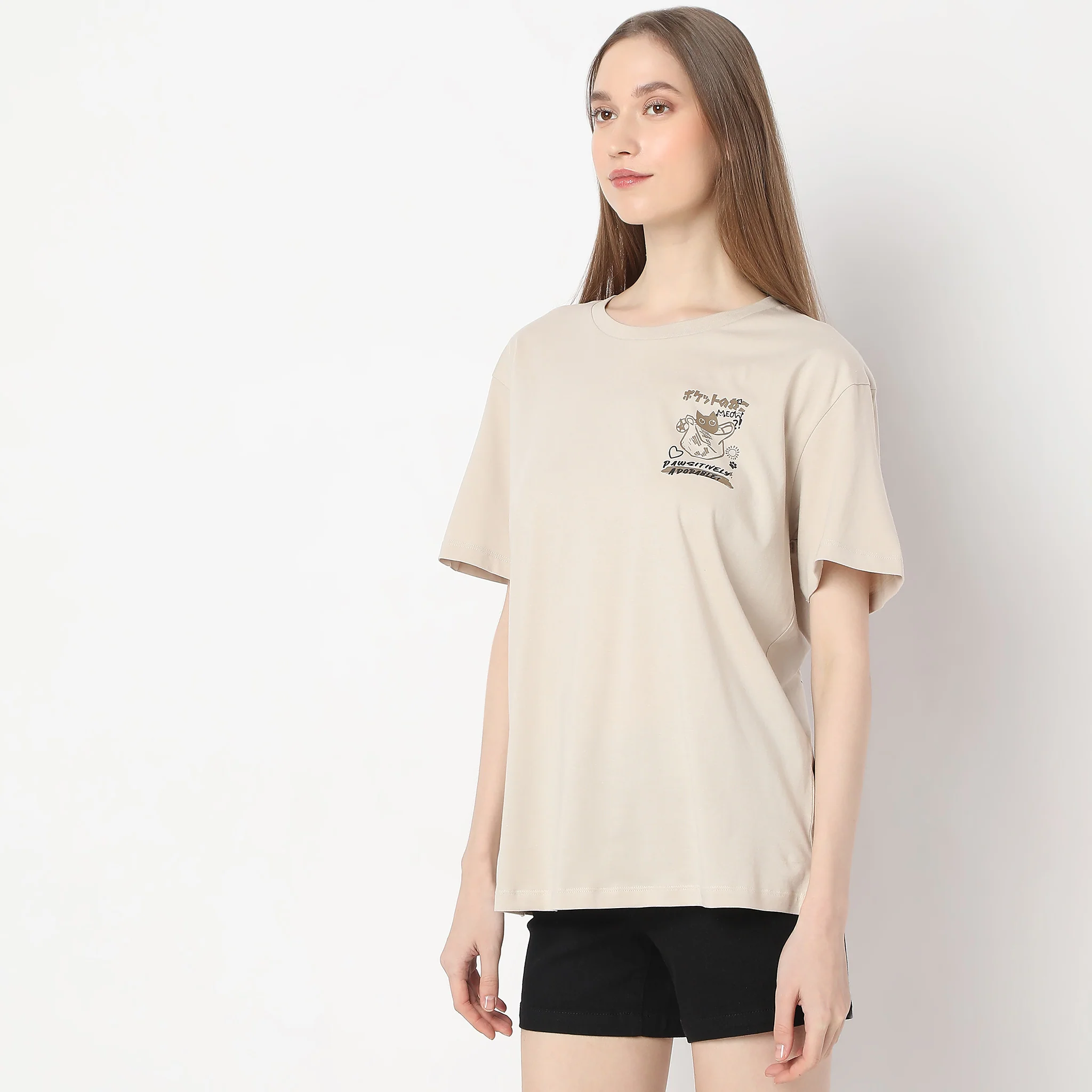 Betty Oversized Front Graphic T-Shirt - Image 4
