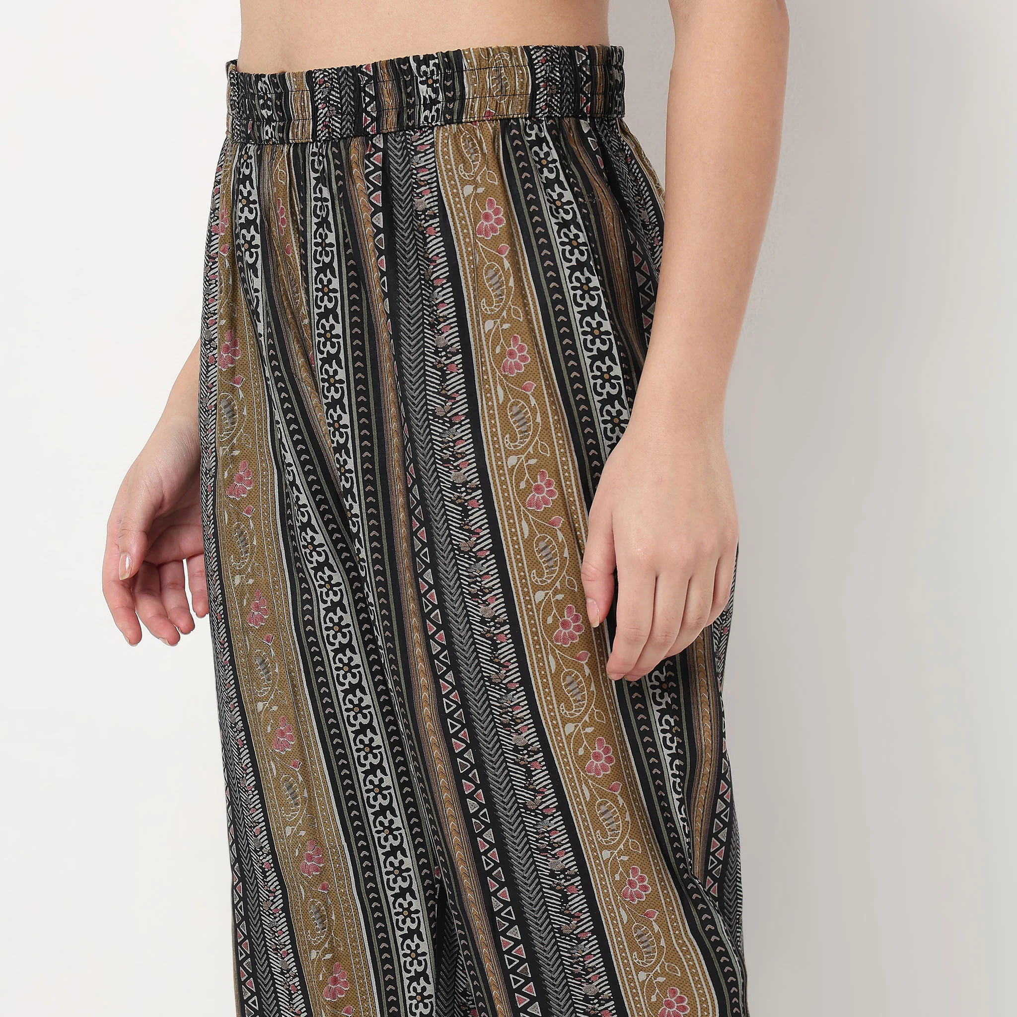 Printed Band Neck Long Kurta With Pants Set - Image 7
