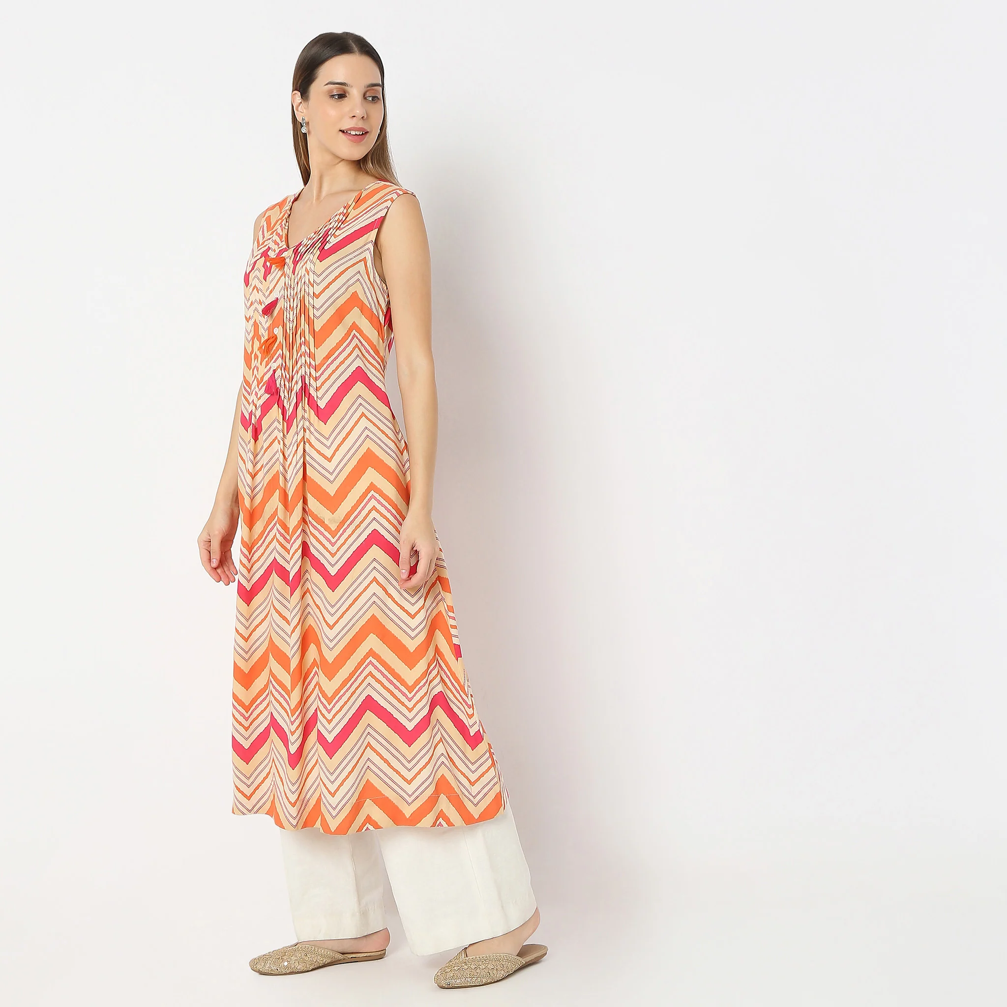 Printed Below Knee V-Neck Sleeveless Flared Kurta - Image 5