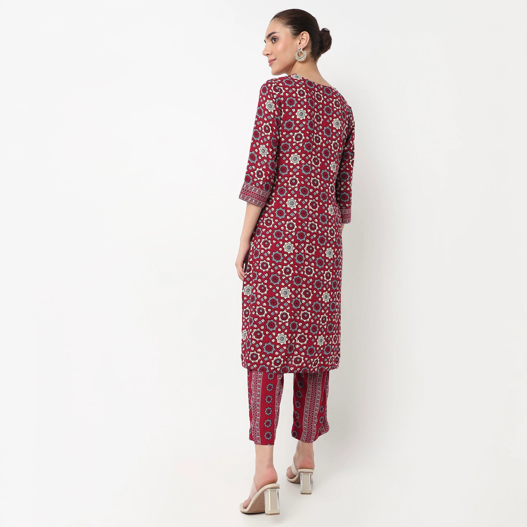 Printed Crew Neck Straight Kurta with Pant Set - Image 3