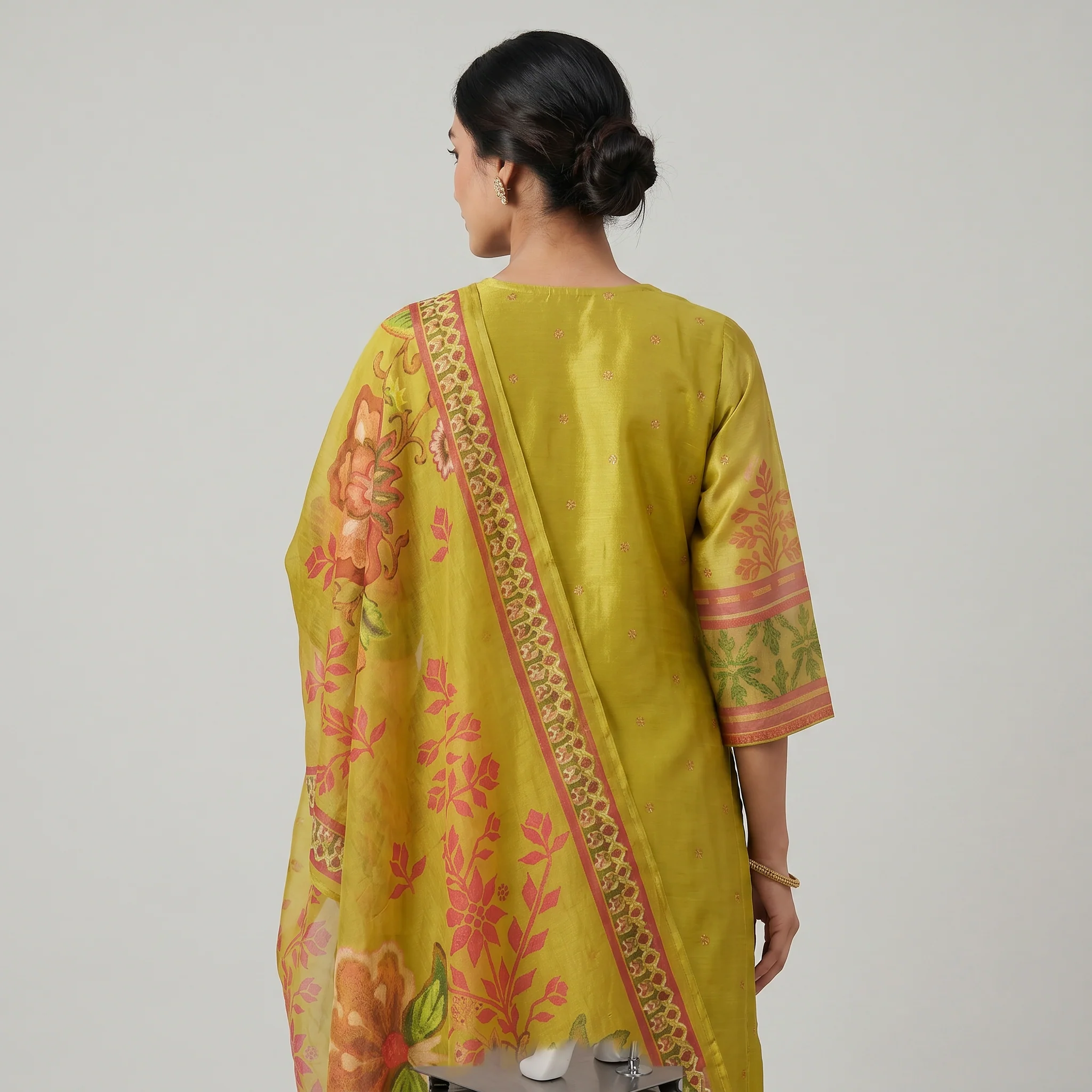 Printed Kurta and Pant with Dupatta Set - Image 3