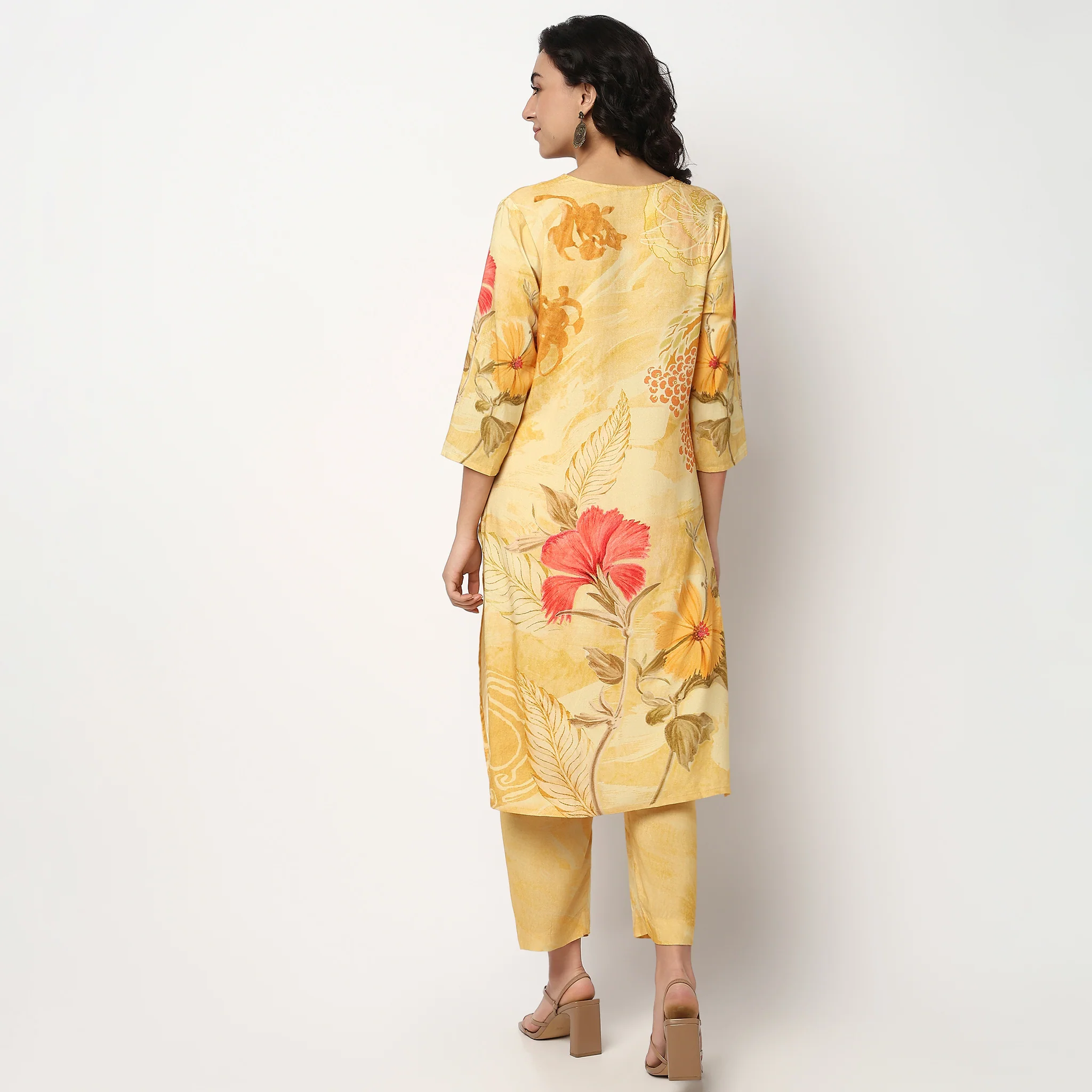 Printed V-Neck Kurta Set with Pant - Image 3