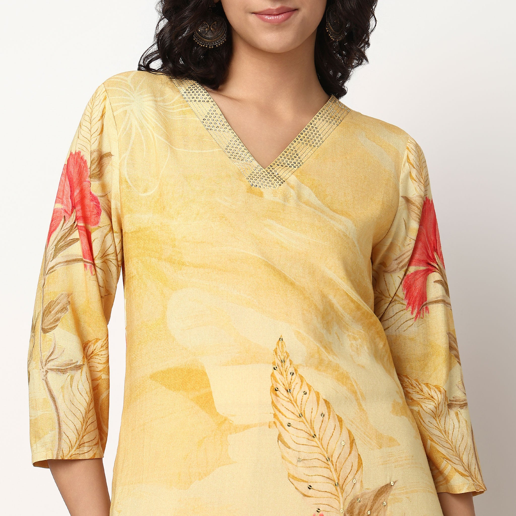 Printed V-Neck Kurta Set with Pant - Image 4