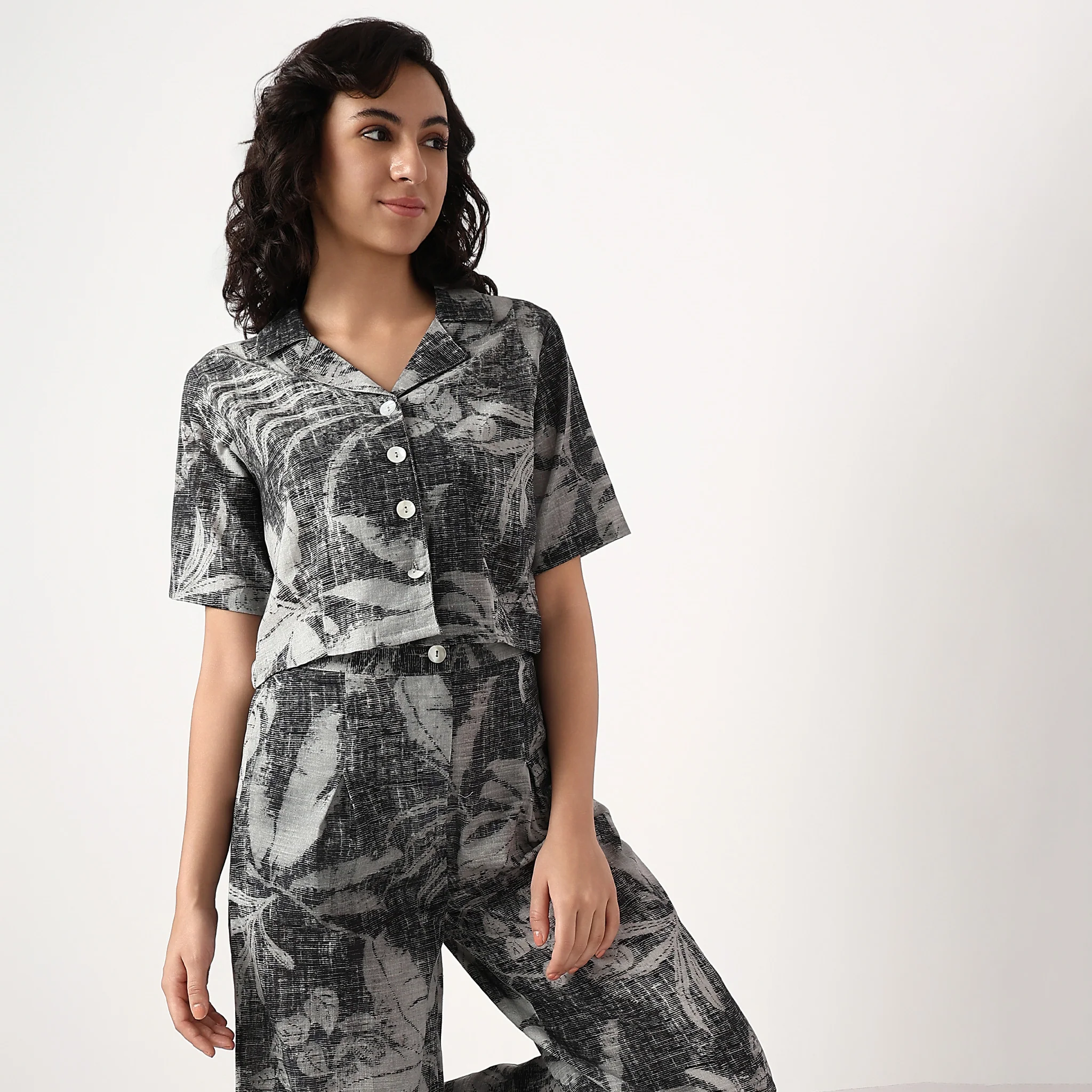 Printed Lapel Collar Crop Shirt - Image 2