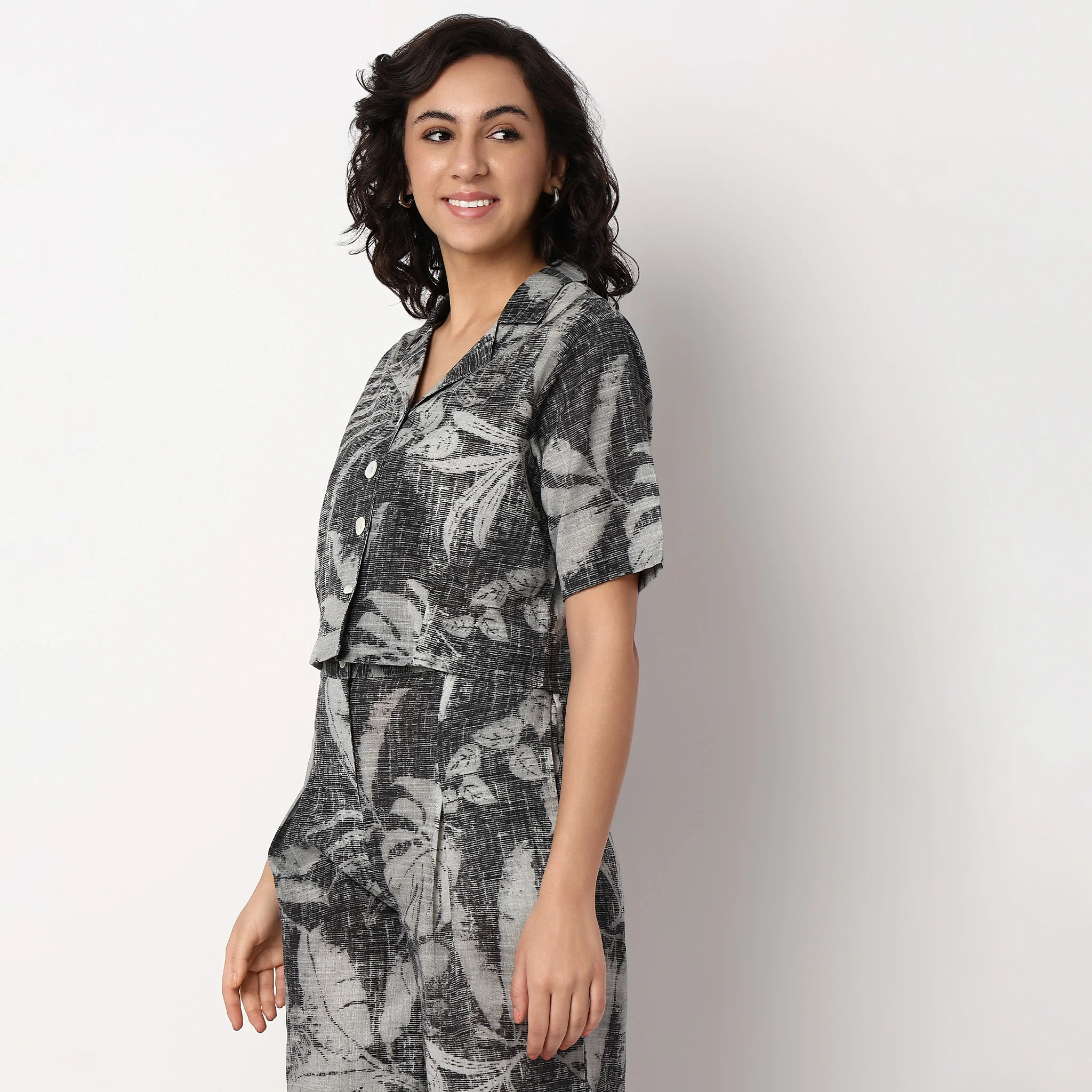 Printed Lapel Collar Crop Shirt - Image 5