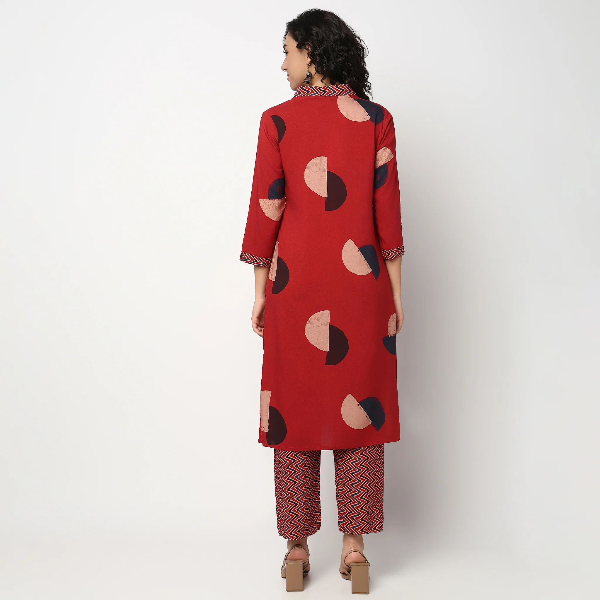 Printed V Neck Kurta - Image 3