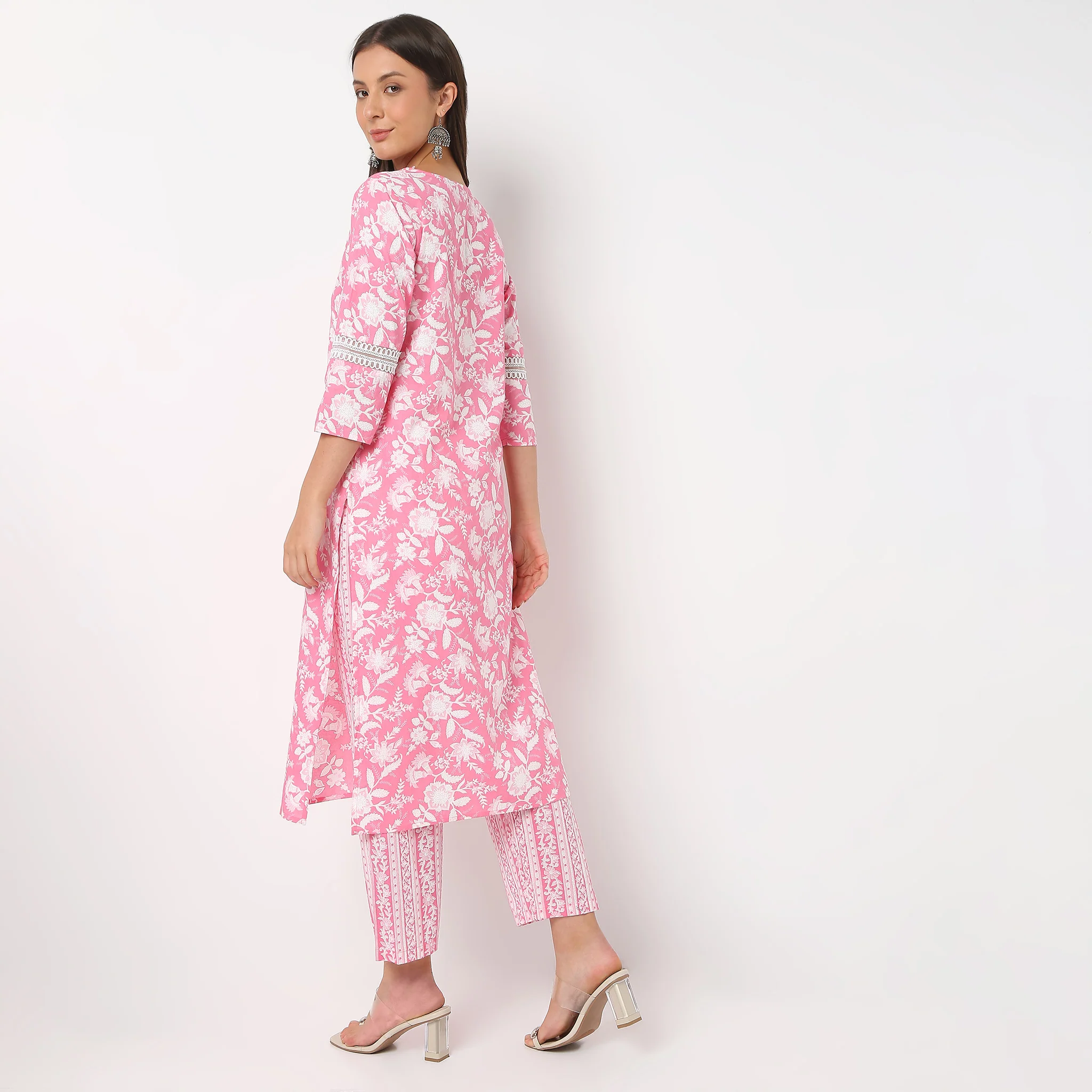 Printed Straight Kurta and Pant With Dupatta Set - Image 3
