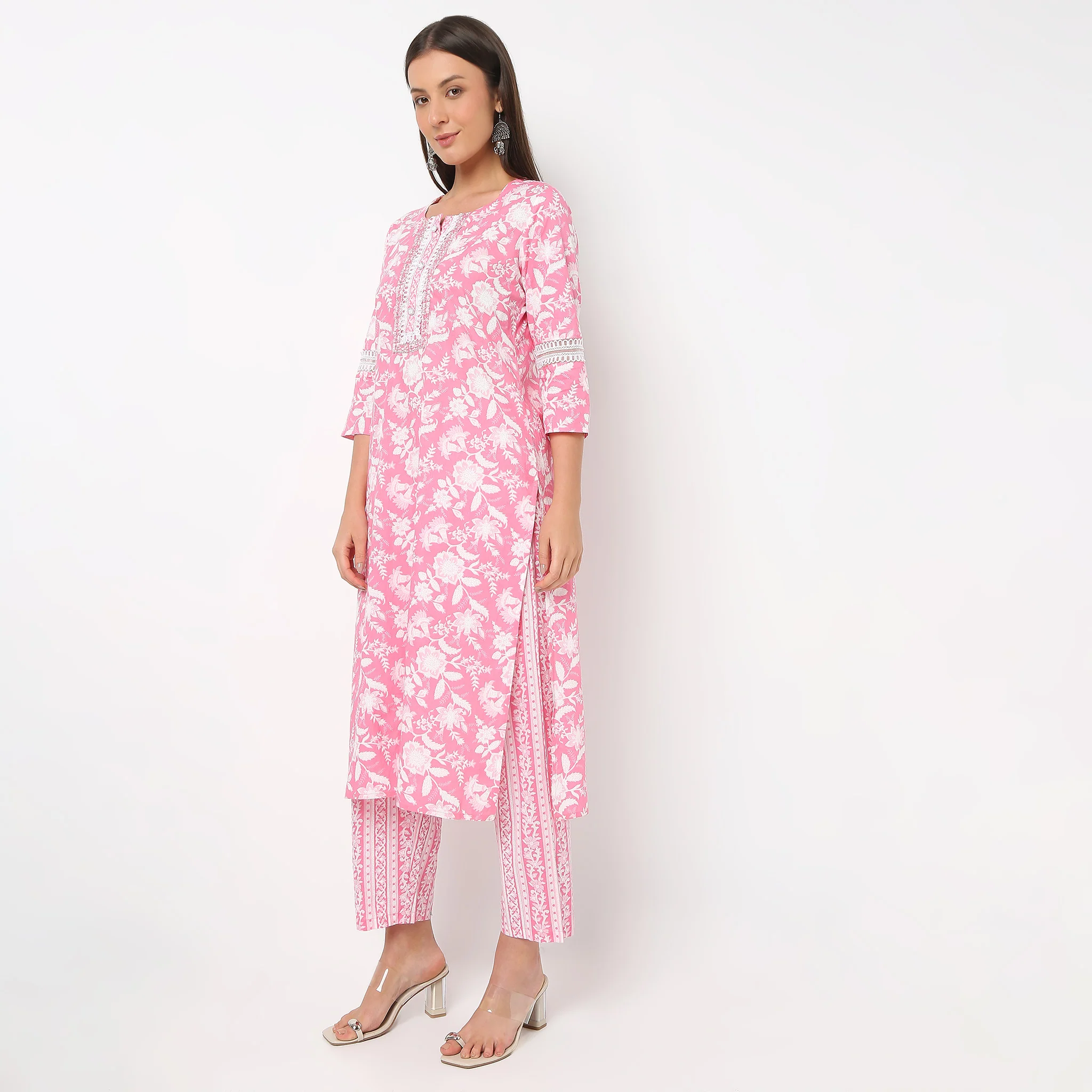 Printed Straight Kurta and Pant With Dupatta Set - Image 5