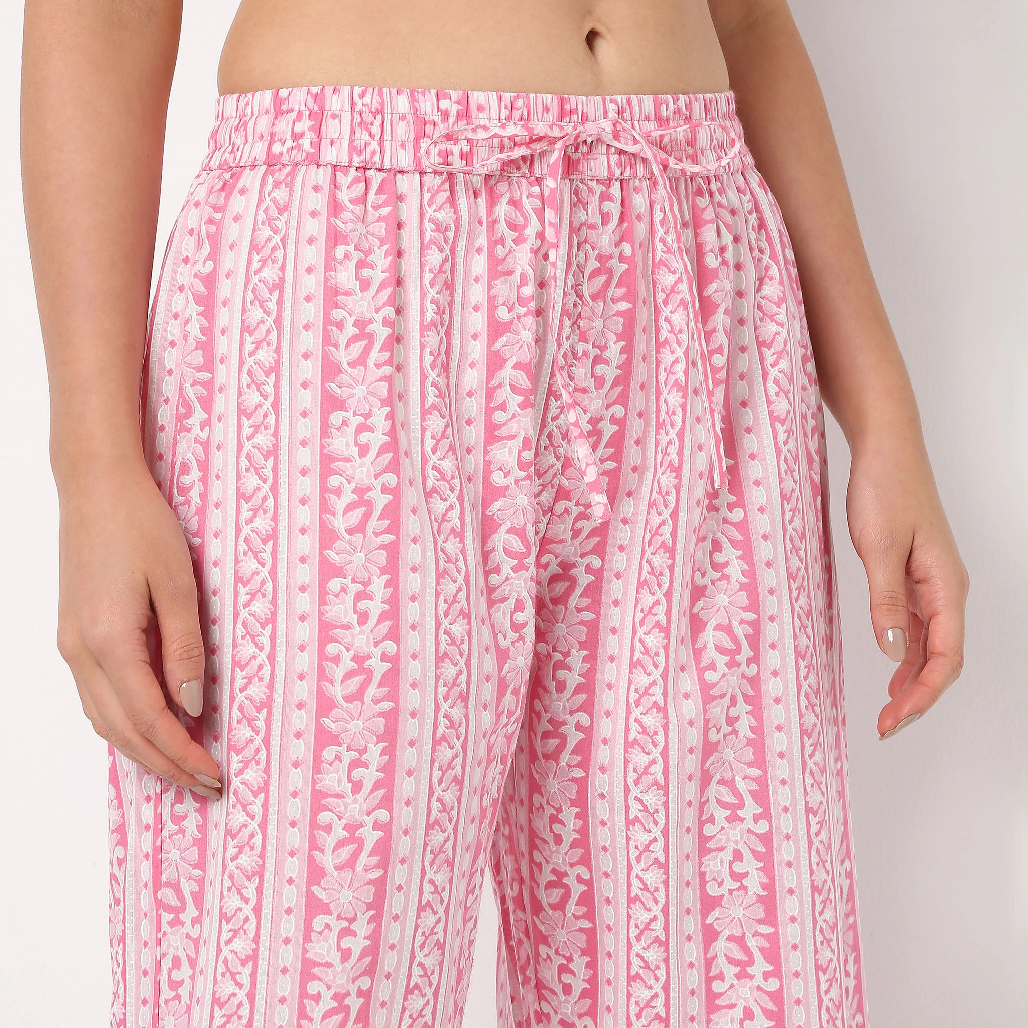 Printed Straight Kurta and Pant With Dupatta Set - Image 7