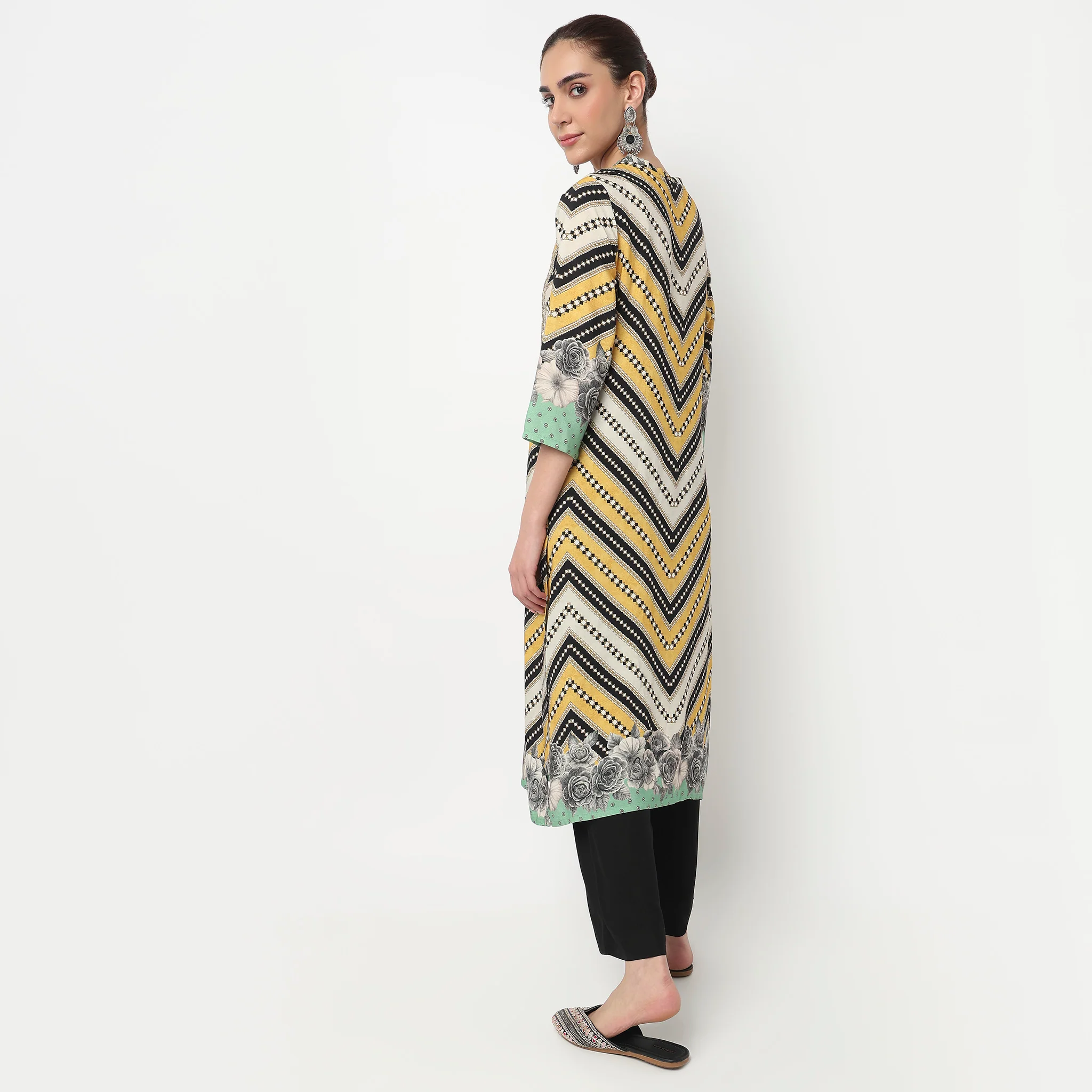 Printed Straight Kurta with Pant & with Dupatta Set - Image 3
