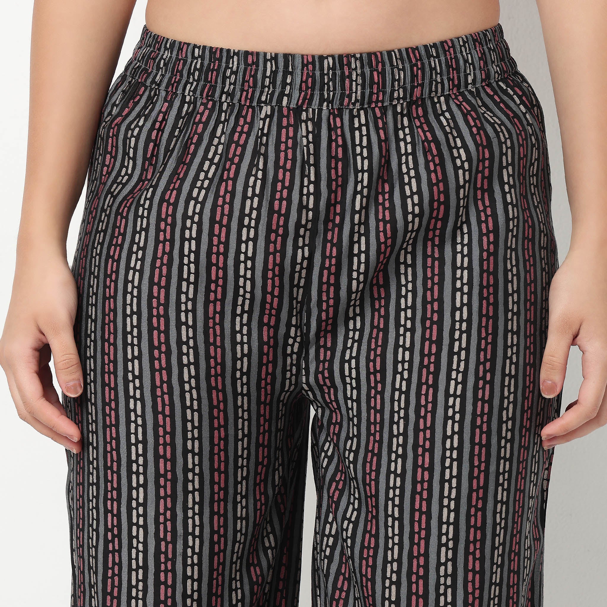 Printed V-Neck Kurta With Pant Set - Image 7