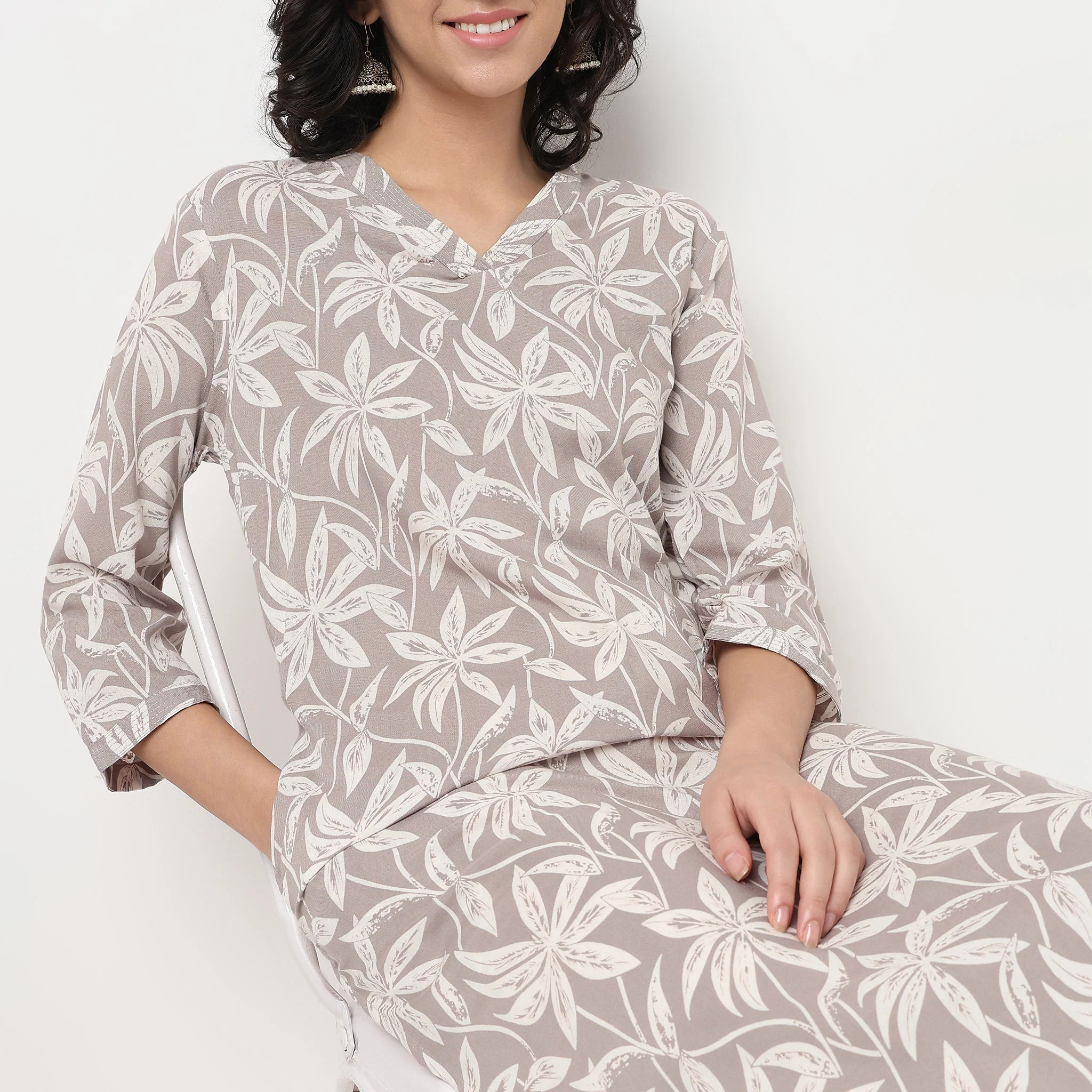 Printed V Neck Long Kurta With Couching - Image 4