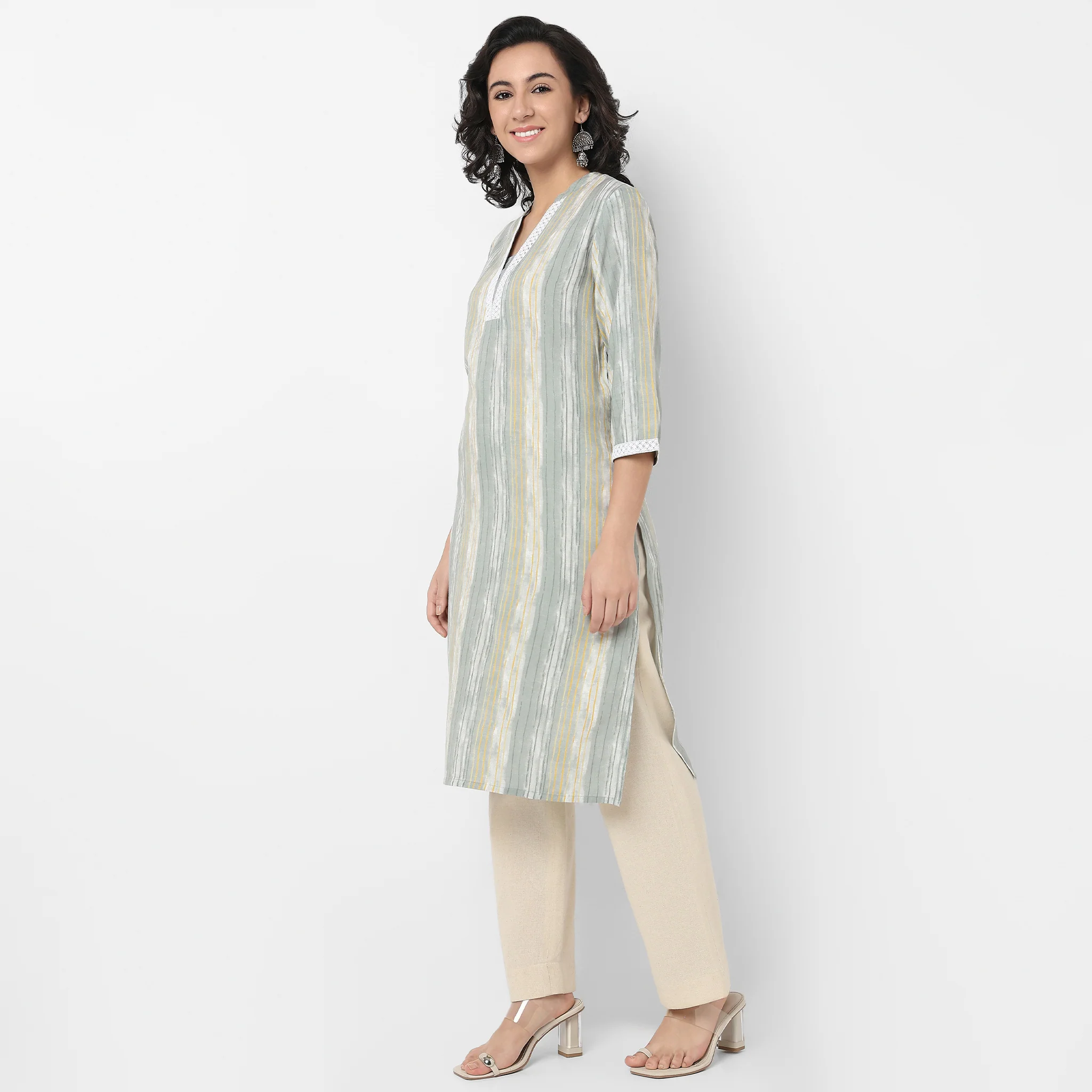 Printed V Neck With Gusset Long Kurta - Image 5
