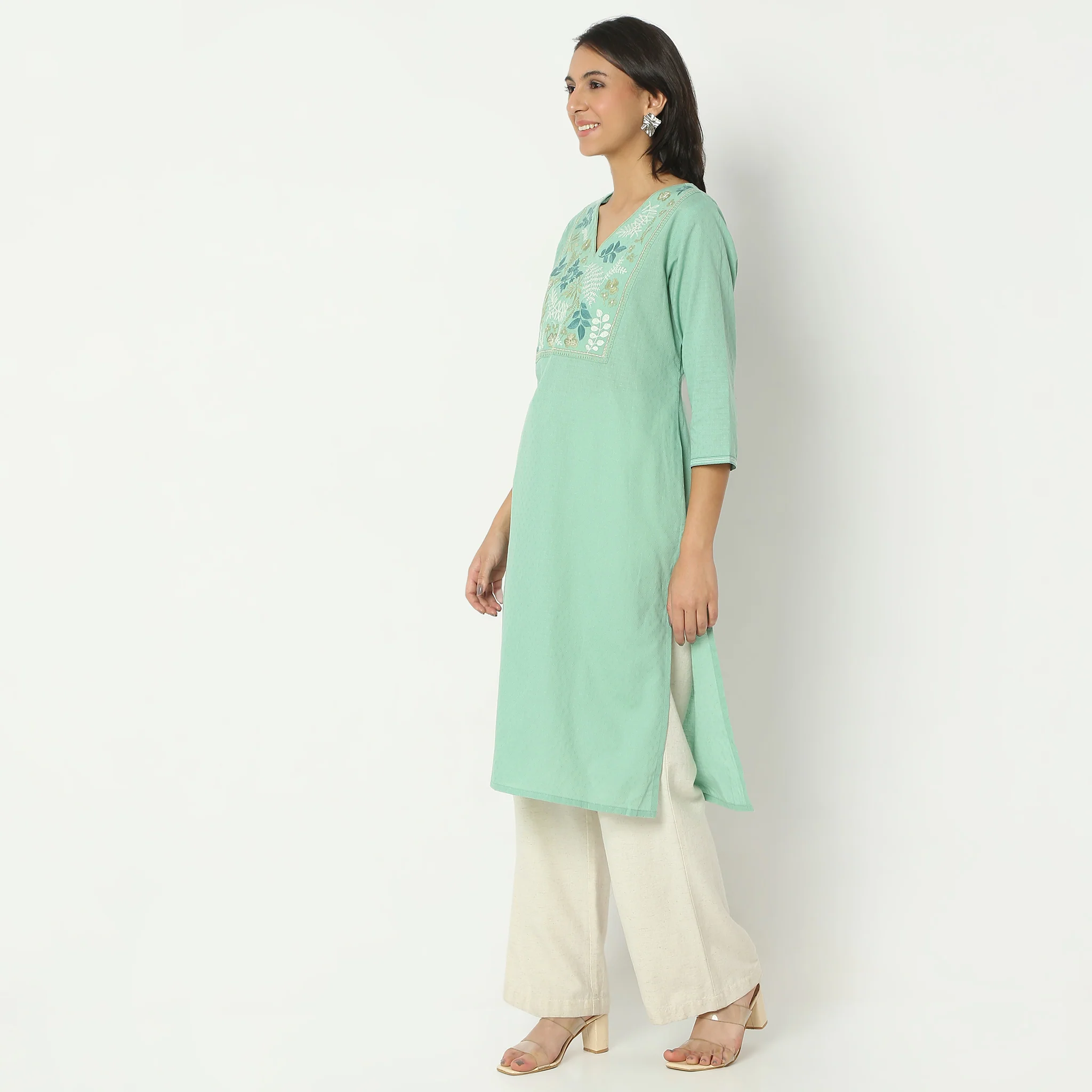Embroiderd Calf Length V-Neck Kurta - Image 5