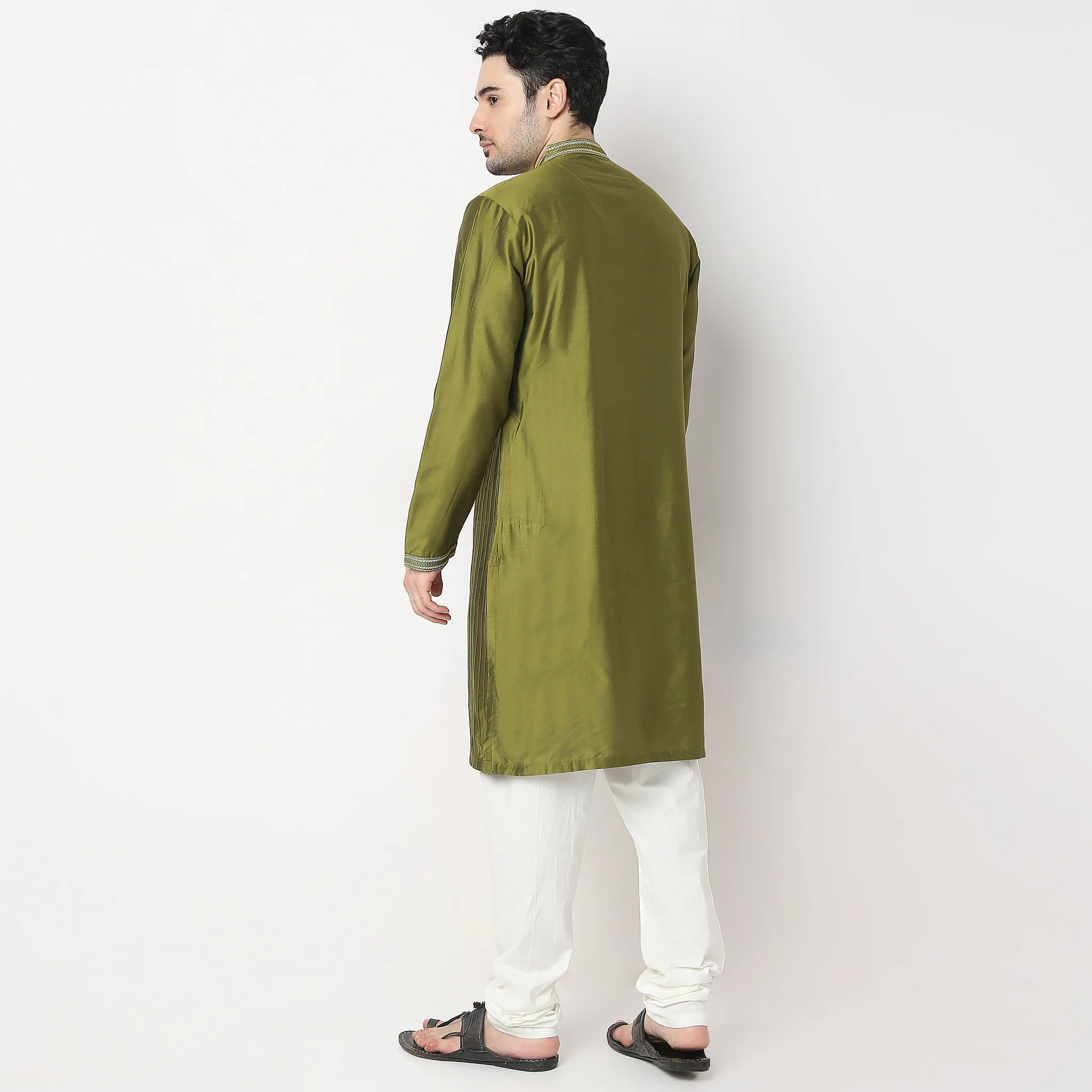 Regular Fit Embroidered Kurta - Image 3