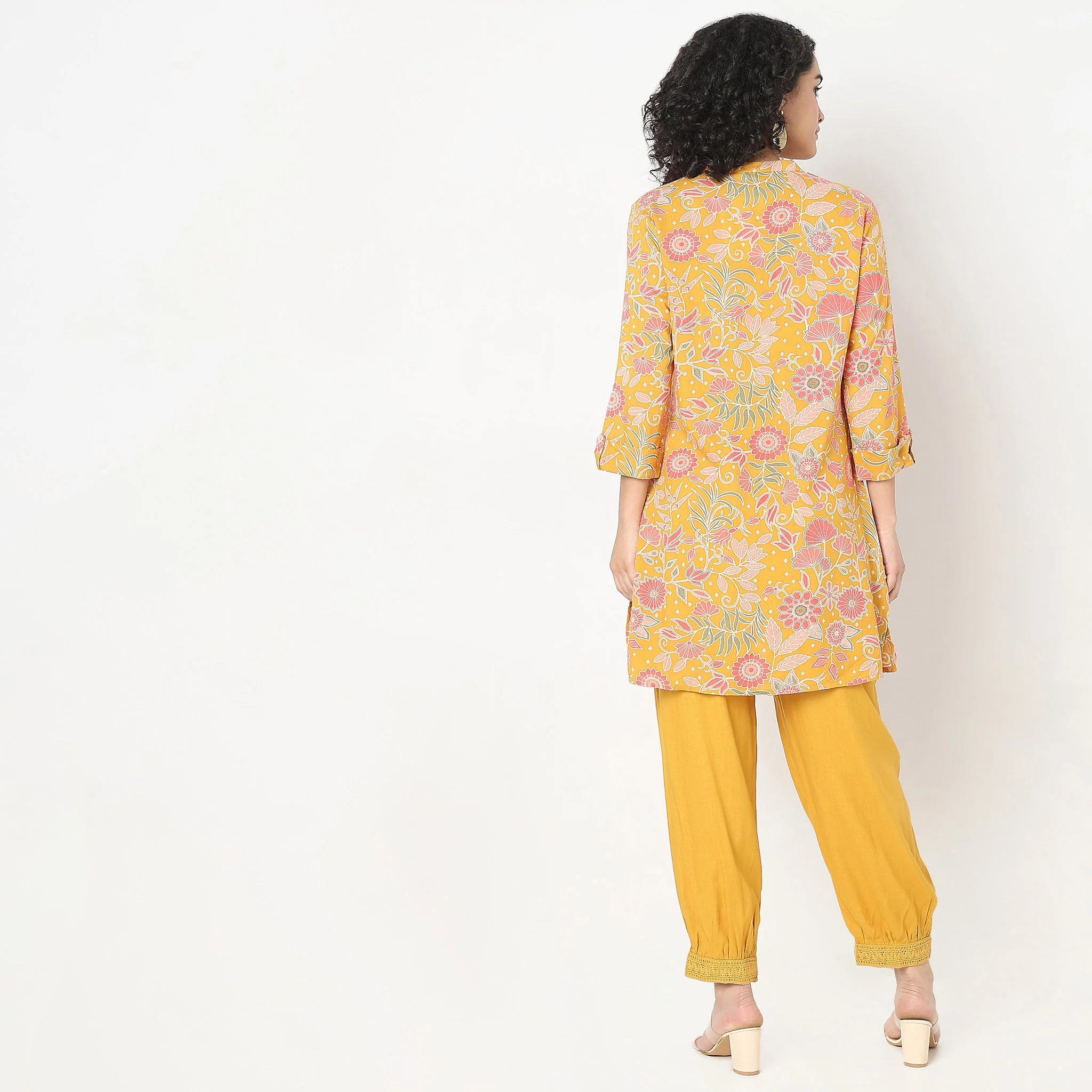 Regular Fit Floral Kurta With Pant Co-Ords - Image 3
