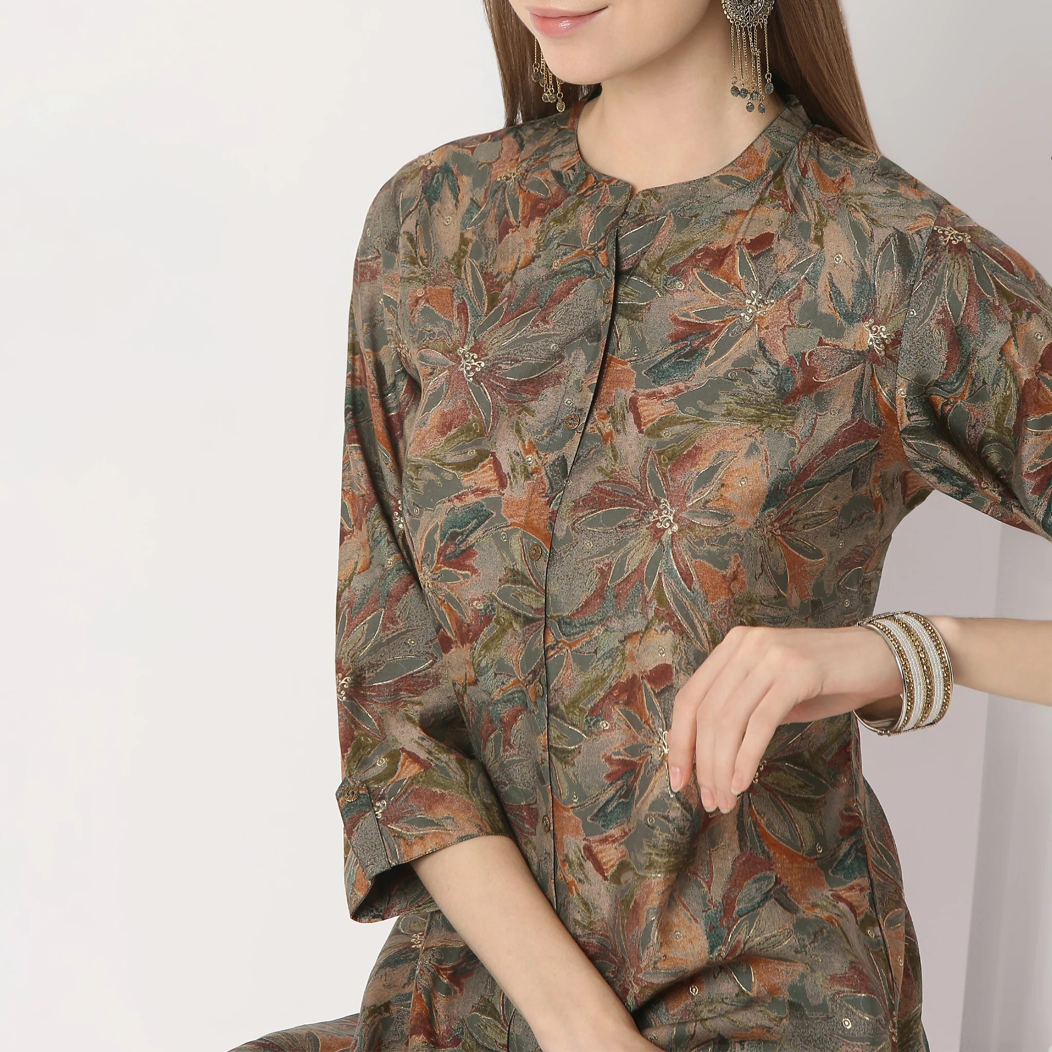 Printed Band Collar Straight Kurta With Pant Set - Image 4