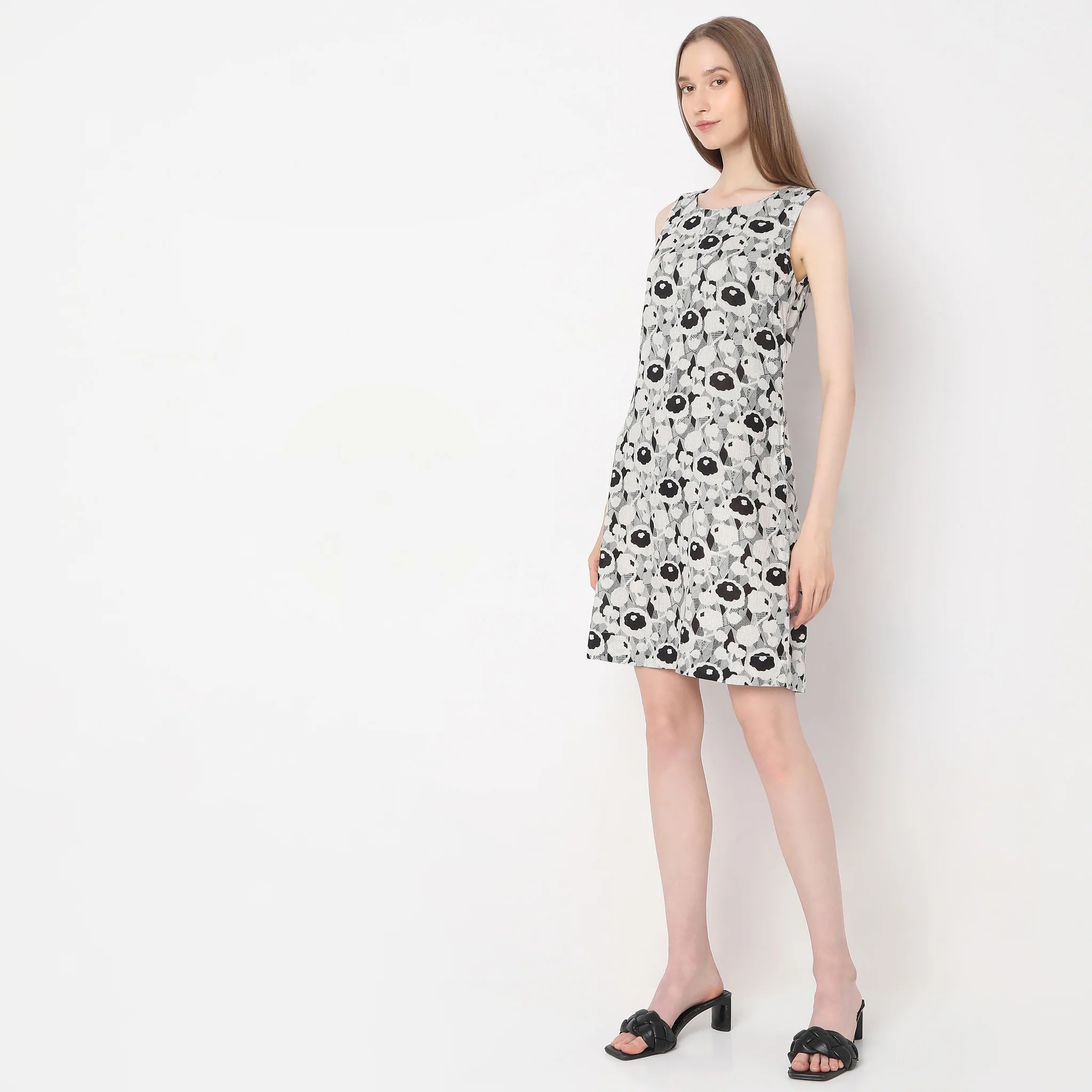 Regular Fit Printed Dress - Image 5