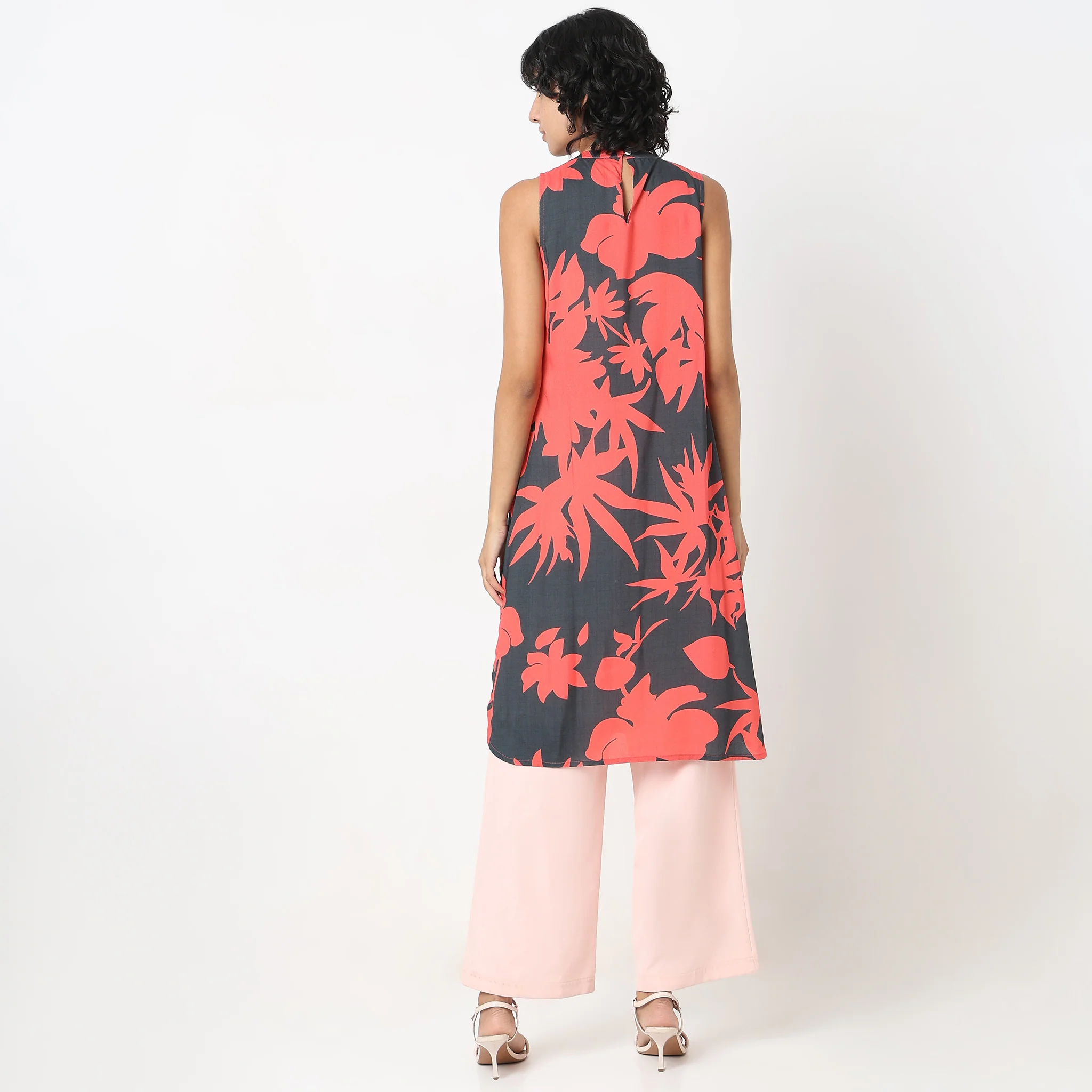 Regular Fit Printed Band Neck Kurta - Image 3