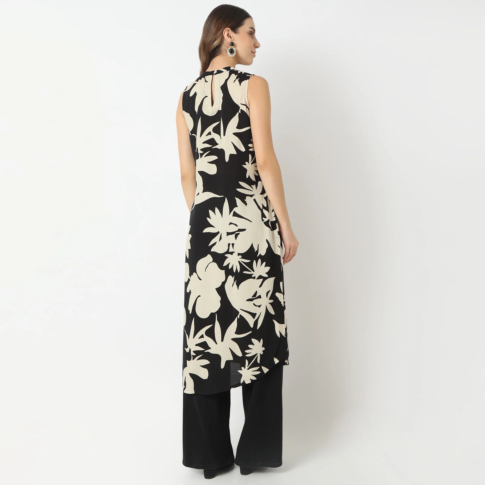 Regular Fit Printed Band Neck Kurta - Image 8
