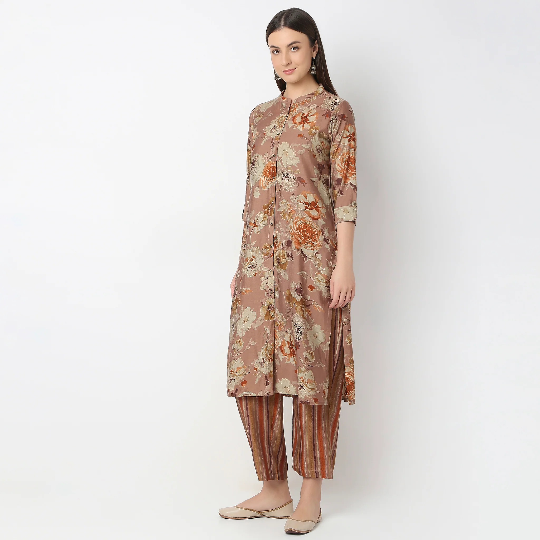 Regular Fit Printed Kurta With Pant Set - Image 5
