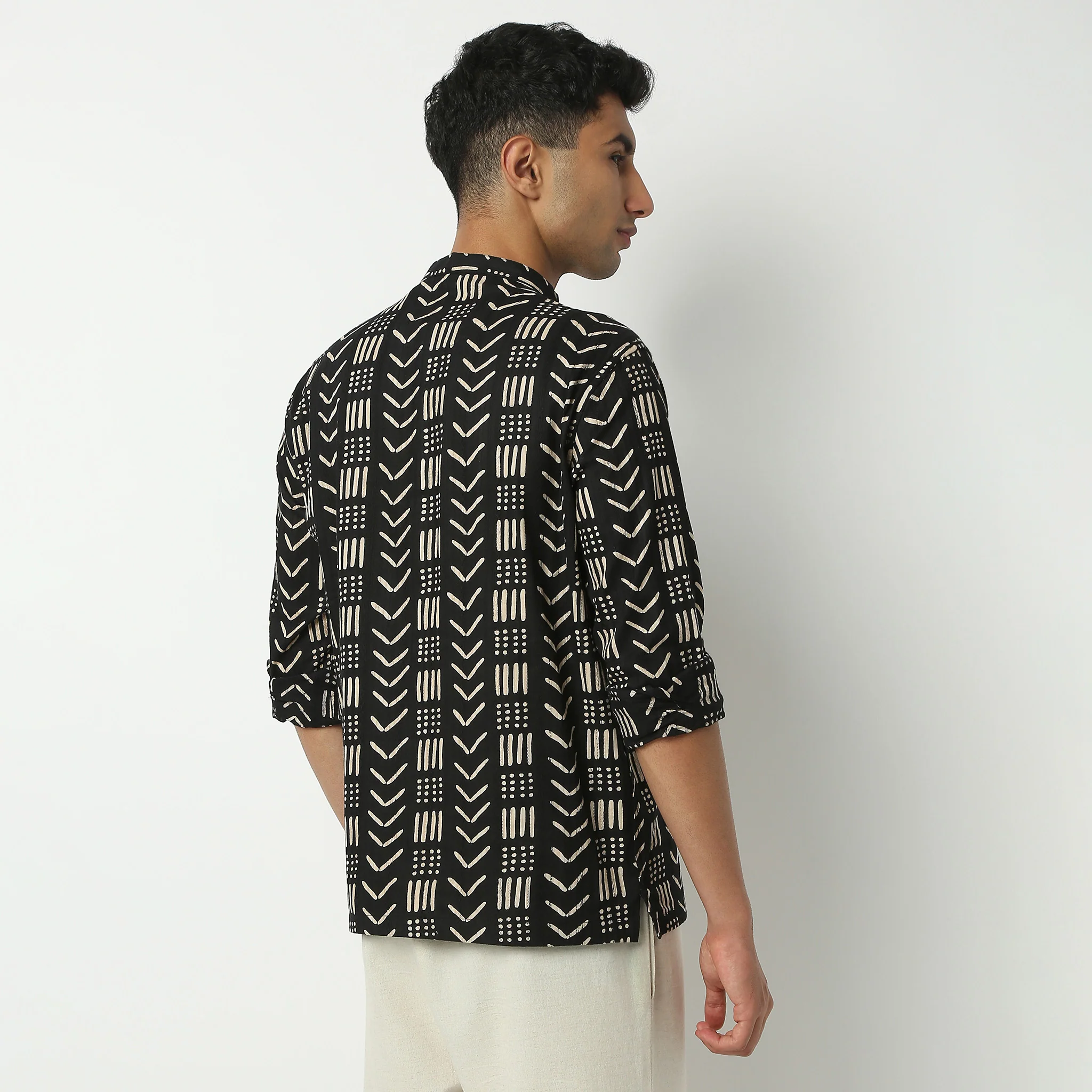 Mandarin Collar Full Sleeve Printed Short Kurta - Image 3
