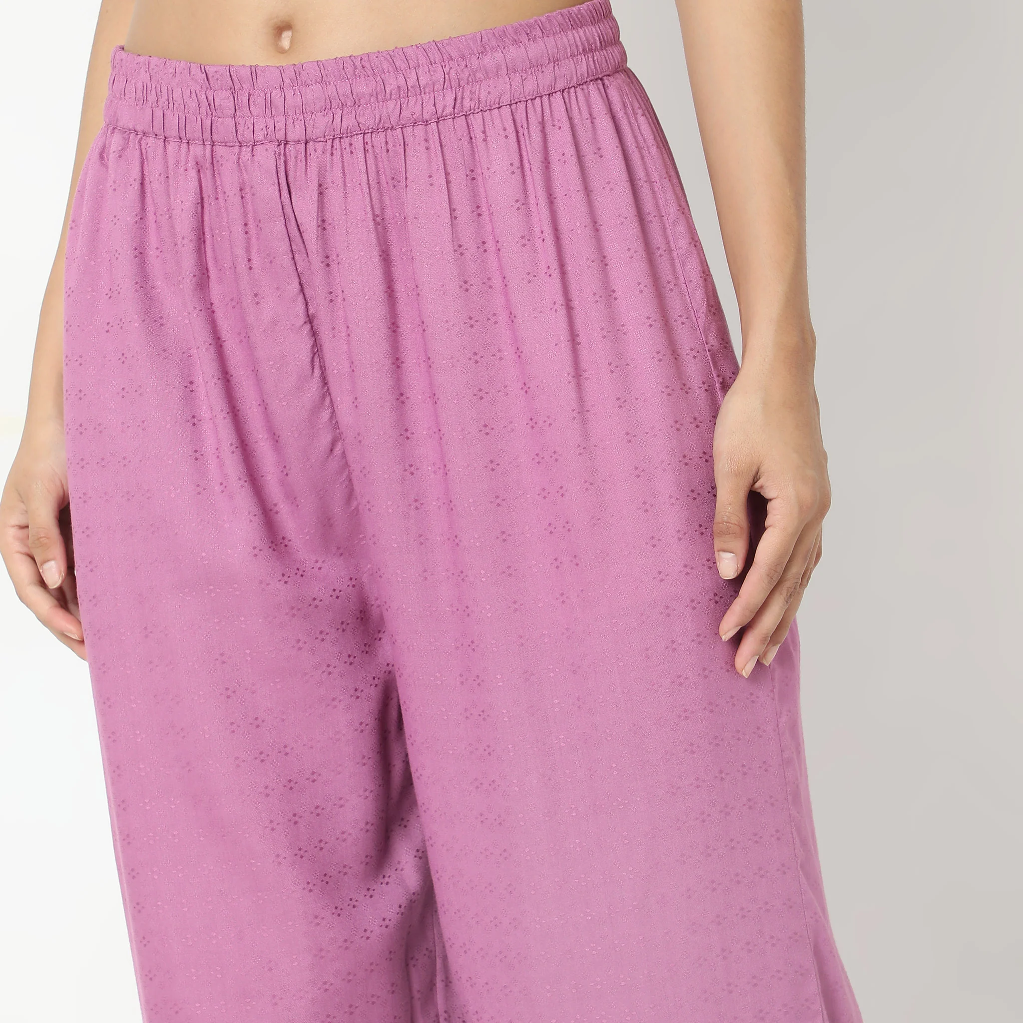 Regular Fit Printed Mid Rise Pants - Image 4