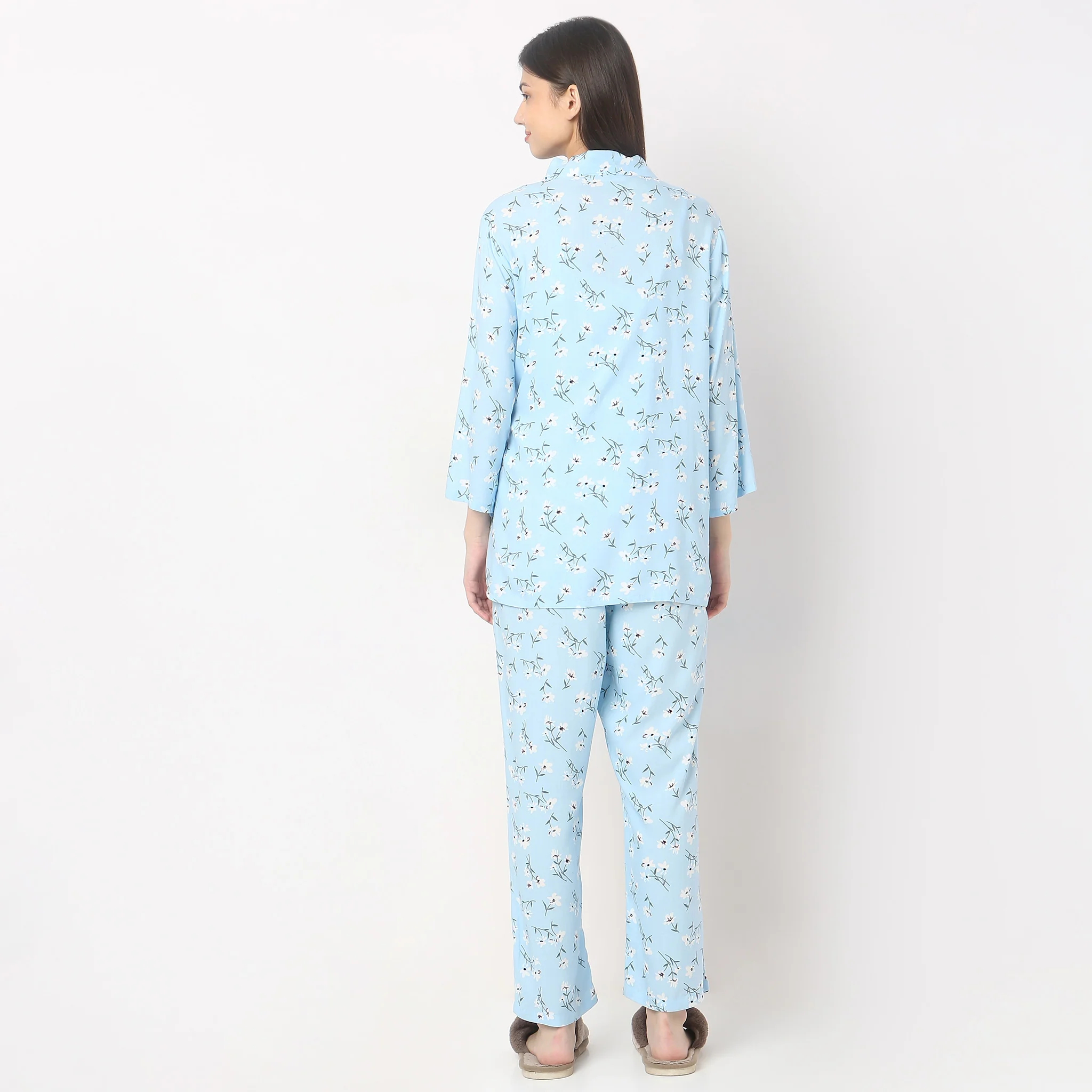 Woven Printed Slip And Pyjama With Shrug Set - Image 3