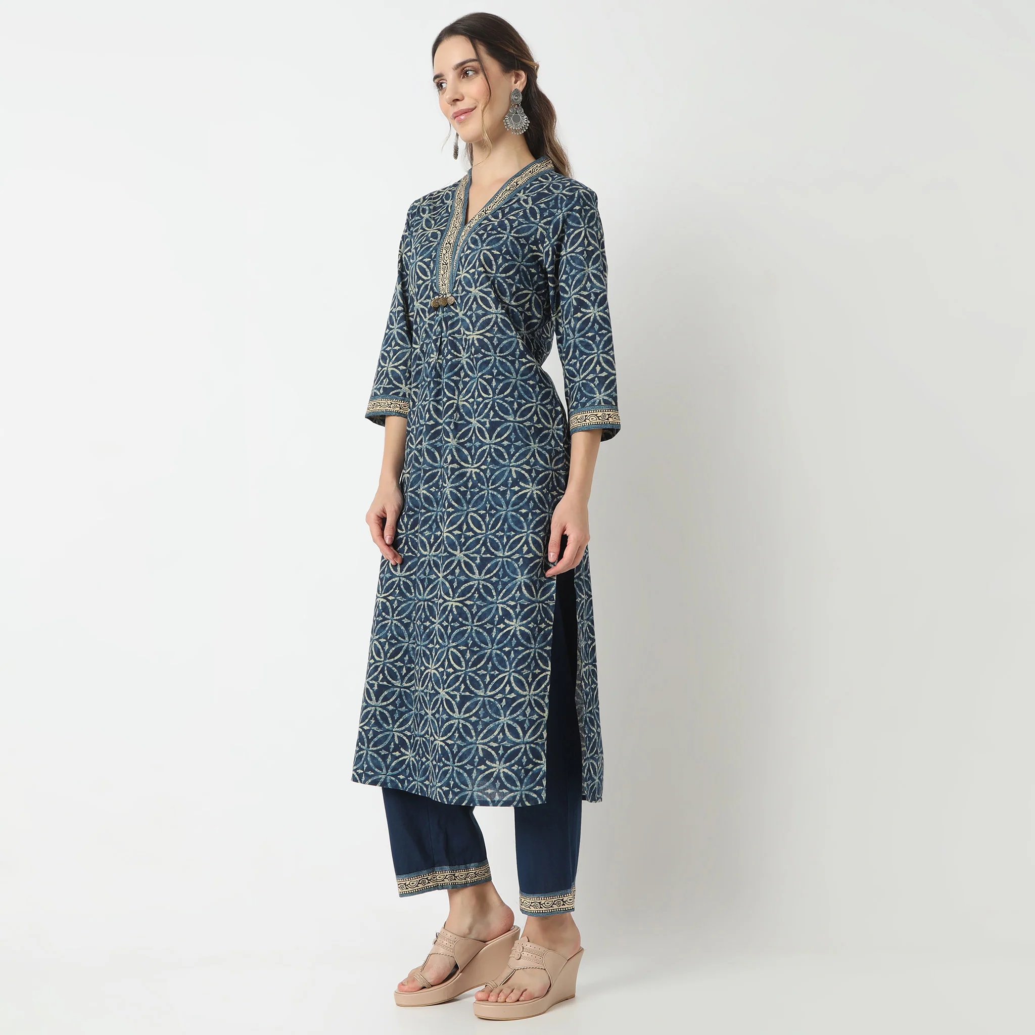 Printed V-Neck Straight Kurta And Pant With Dupatta Set - Image 6