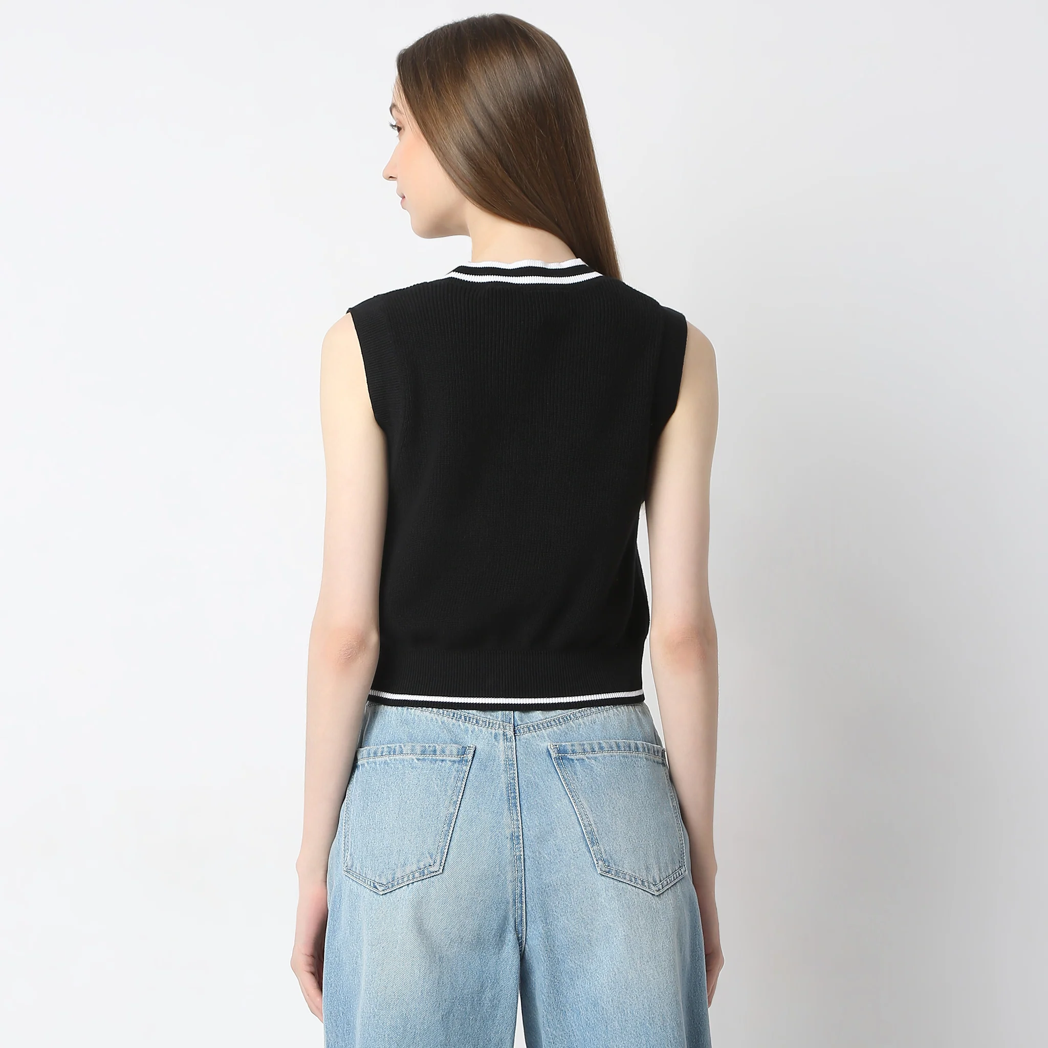 V-Neck Short Sleeve Crop Flat Knits T-Shirt - Image 3