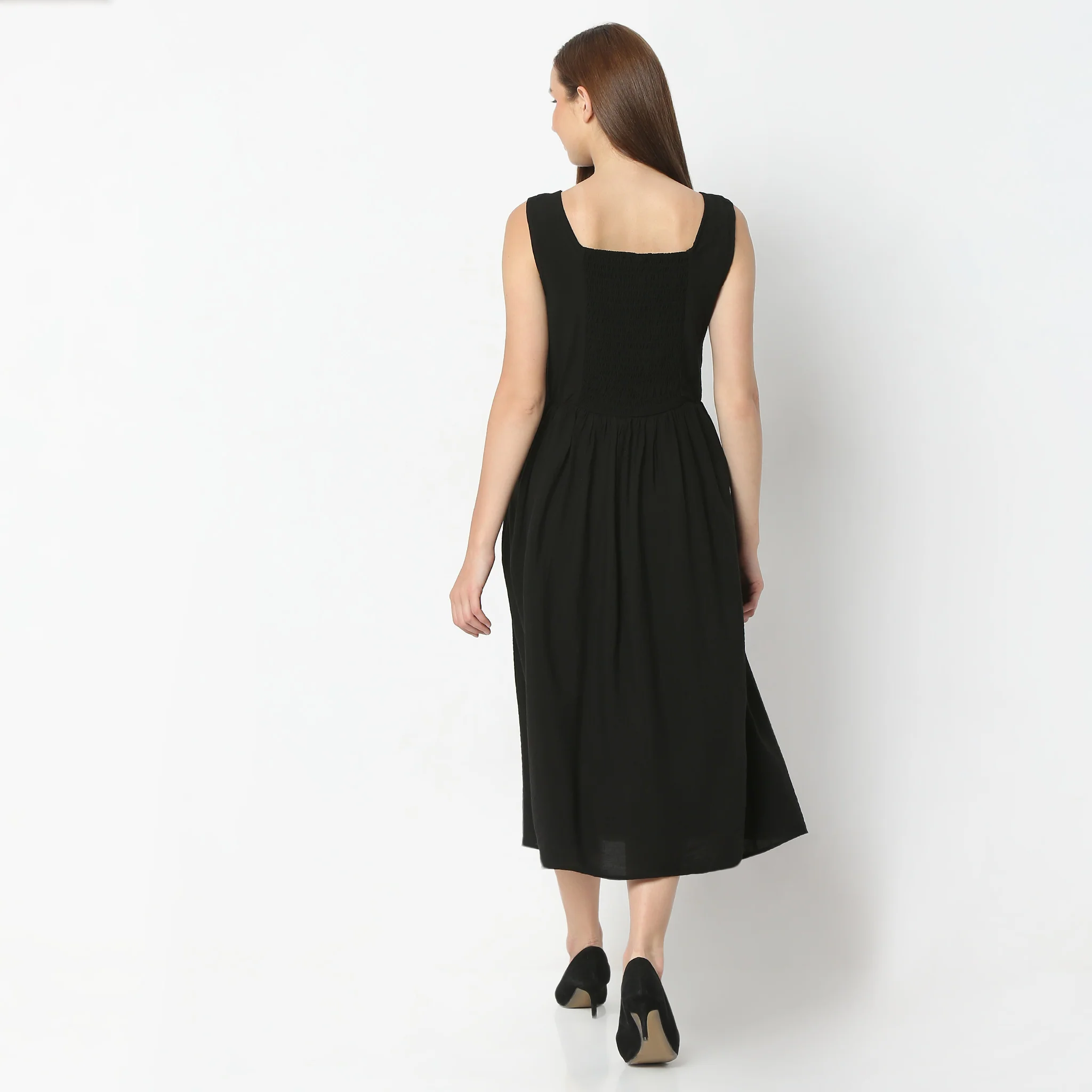 Calf Length U-Neck Sleeveless Dress - Image 3