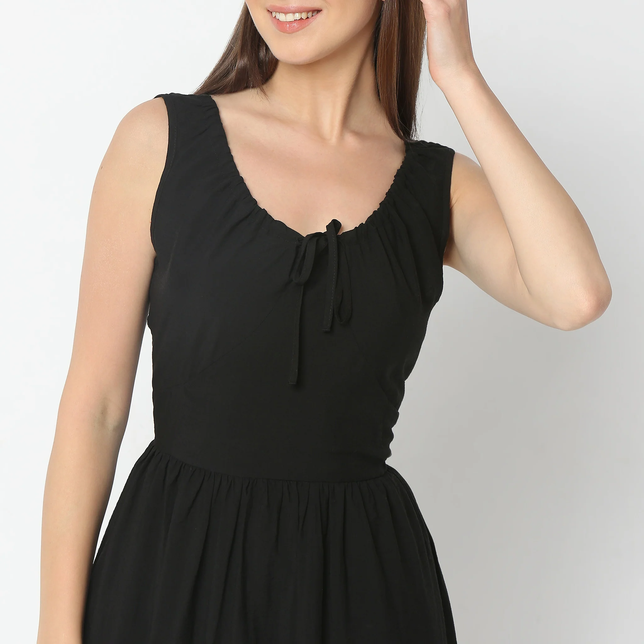 Calf Length U-Neck Sleeveless Dress - Image 4