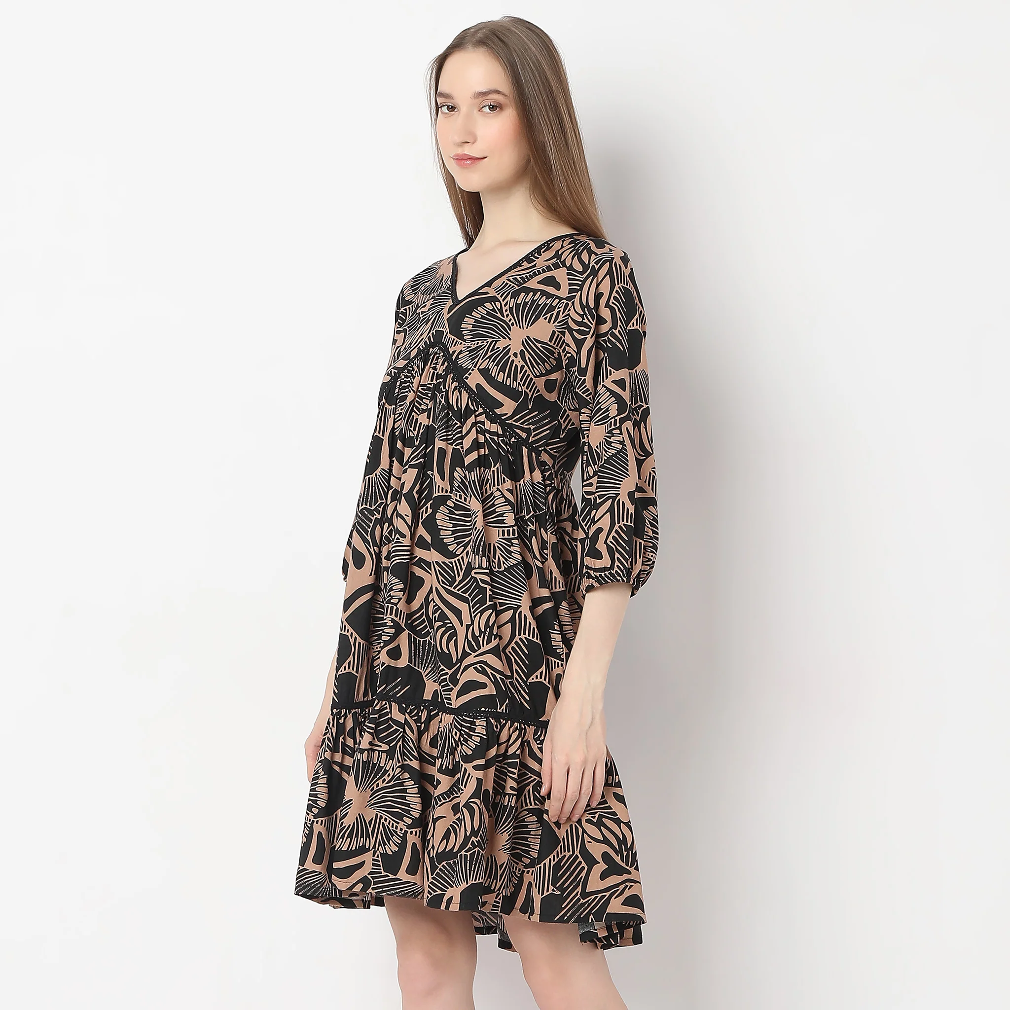 Relaxed Fit Printed Above Knee V-Neck Tiered Dress - Image 5