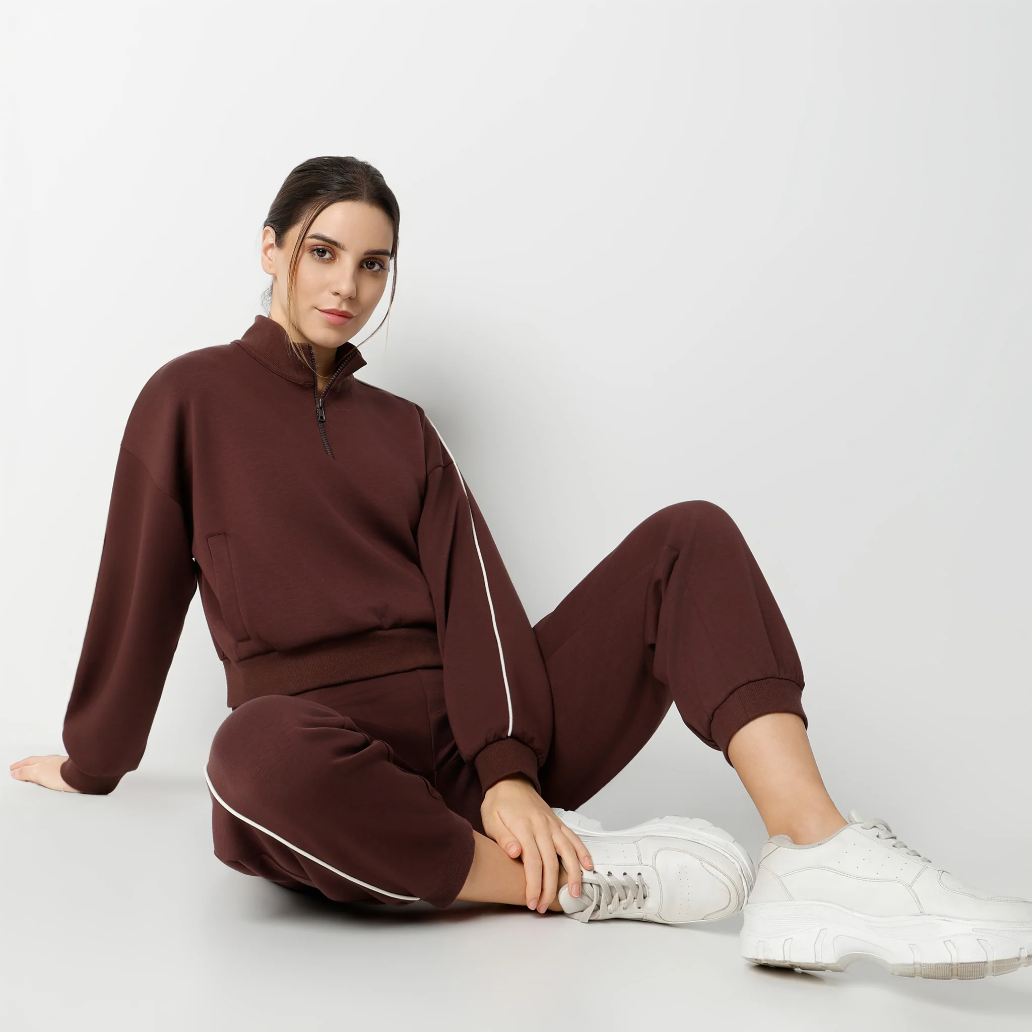 Relaxed Fit Mock Neck Full Sleeve Front Pockets And A Dew Coloured Piping Sweatshirt - Image 2