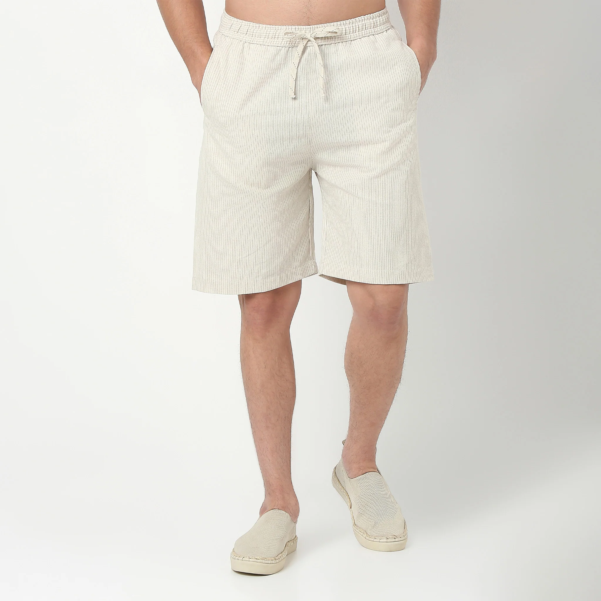 Relaxed Fit Trendy Yarn Dyed Textured Pull-On Shorts - Image 2
