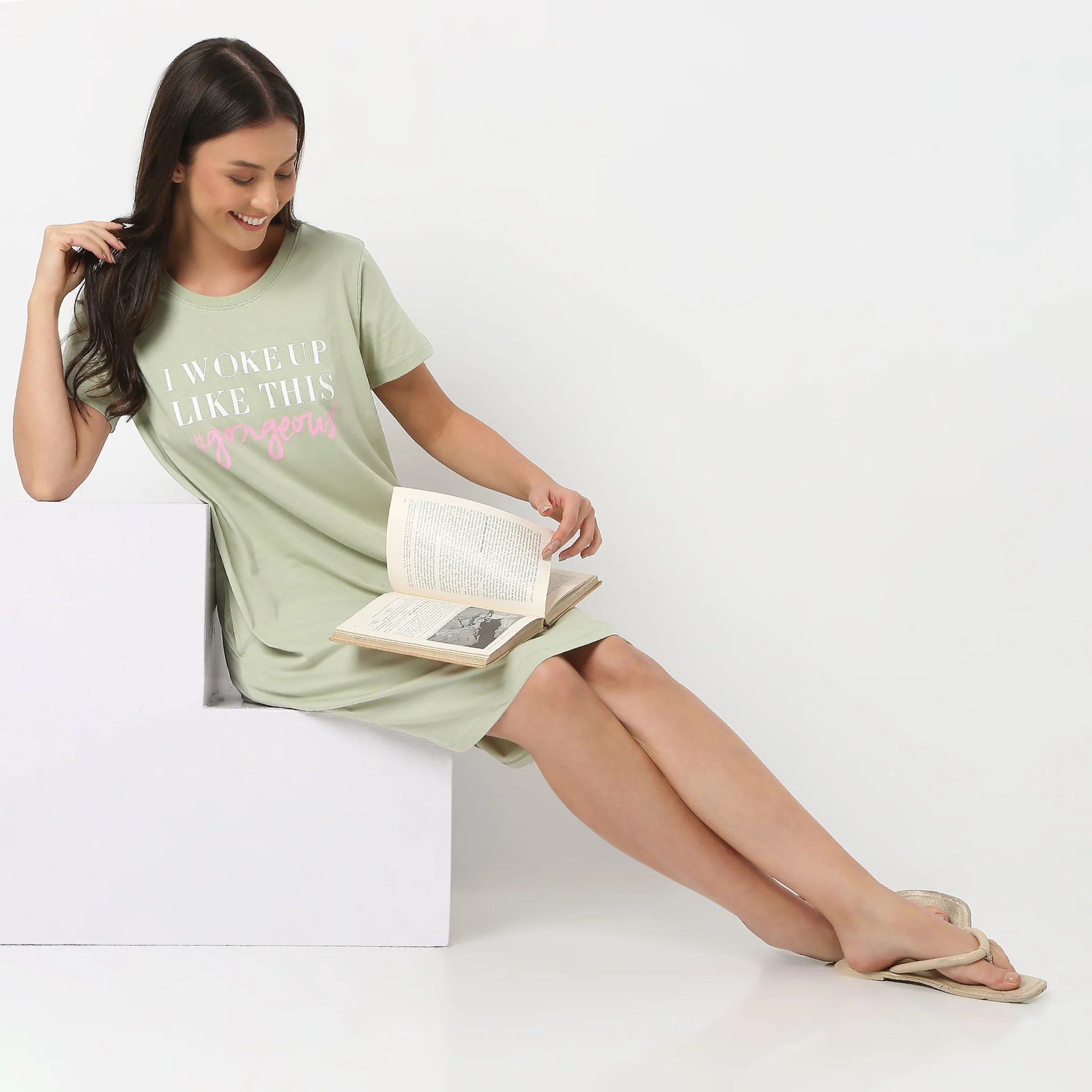 Round Neck Knee Length Graphic Short Gown