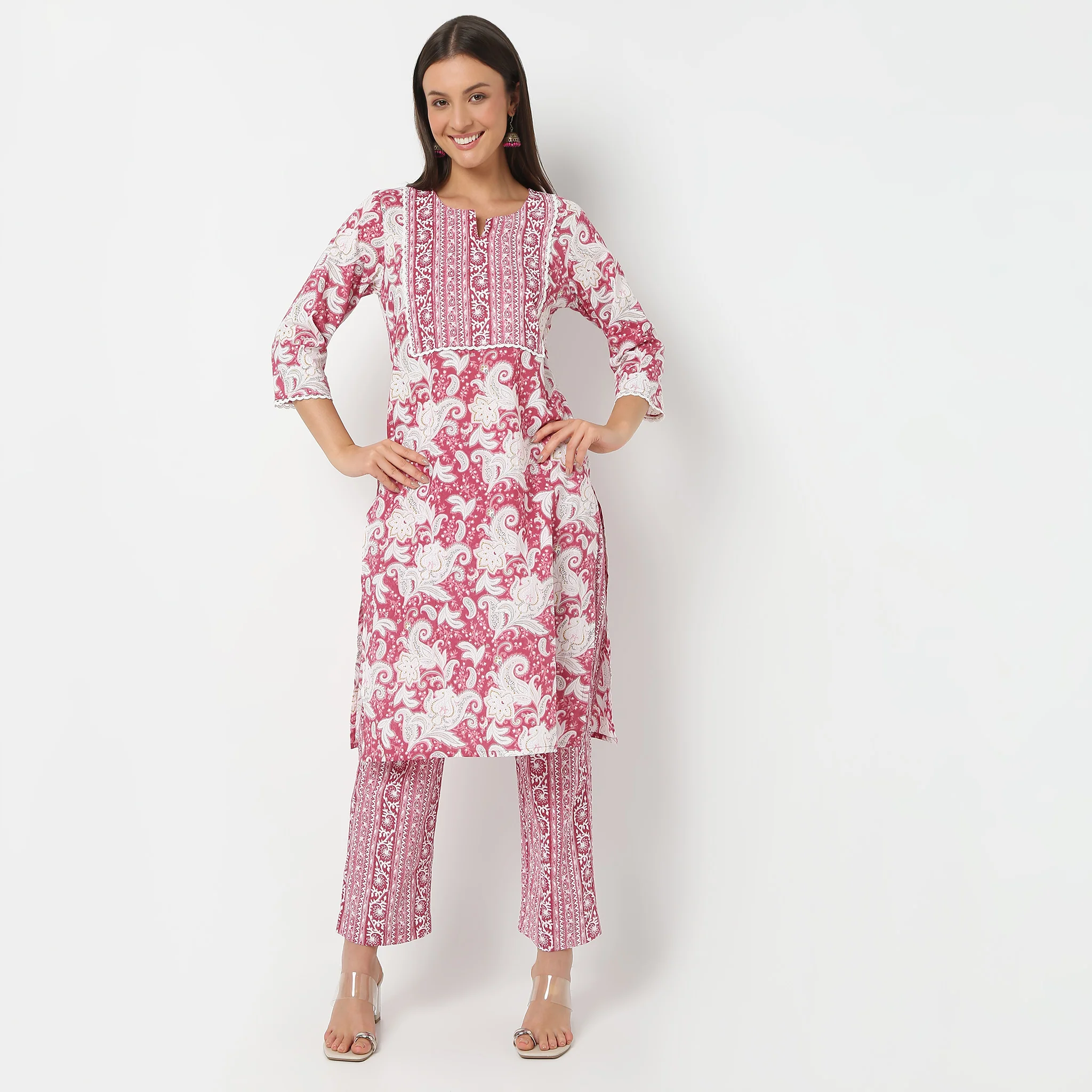 Round Neck Knee Length Three-Fourth Sleeve Printed Straight Fit Kurta - Image 2