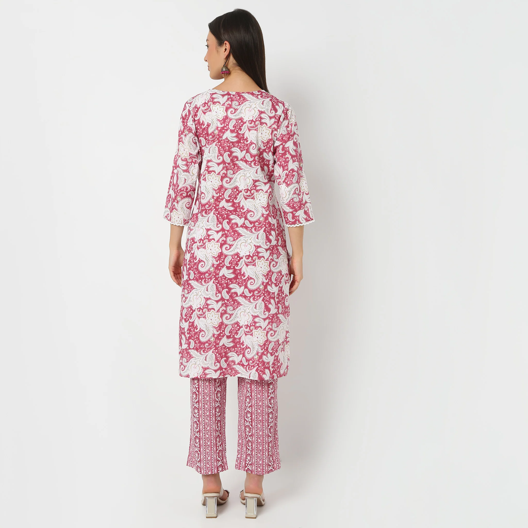 Round Neck Knee Length Three-Fourth Sleeve Printed Straight Fit Kurta - Image 3